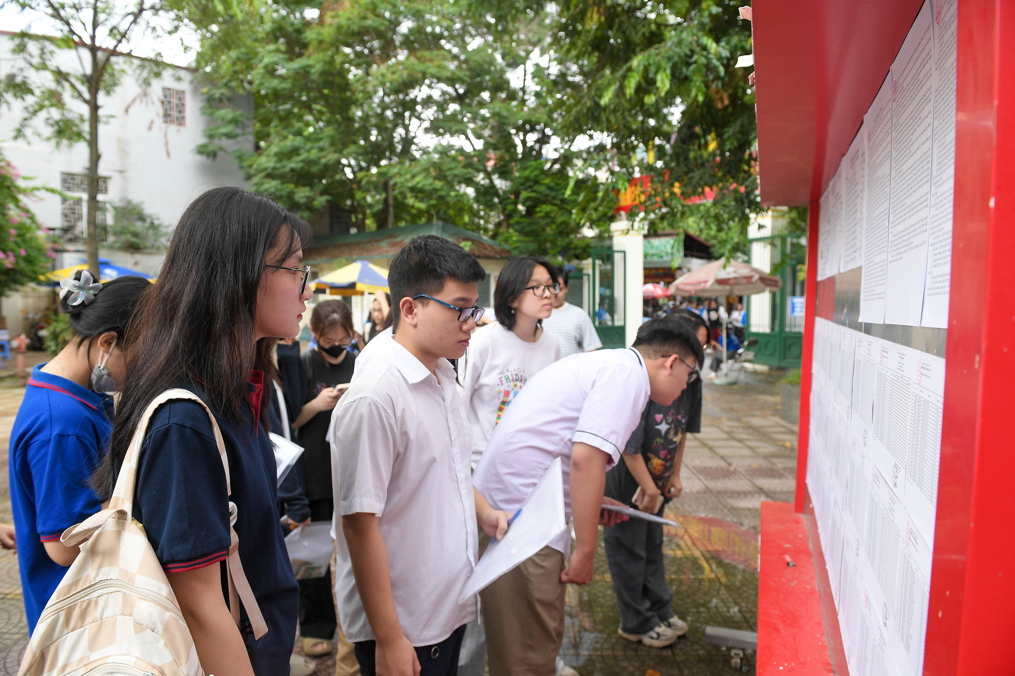 [Ảnh] Hơn 1 triệu thí sinh làm thủ tục dự thi Kỳ thi tốt nghiệp THPT năm 2024 ảnh 8