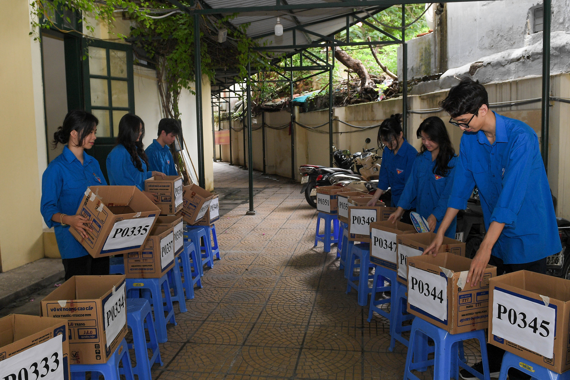 [Ảnh] Hơn 1 triệu thí sinh làm thủ tục dự thi Kỳ thi tốt nghiệp THPT năm 2024 ảnh 7