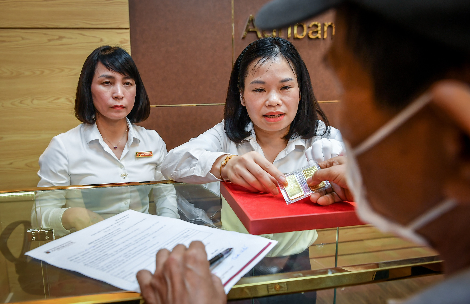 Những giao dịch đầu tiên thành công trong buổi chiều 3/6.