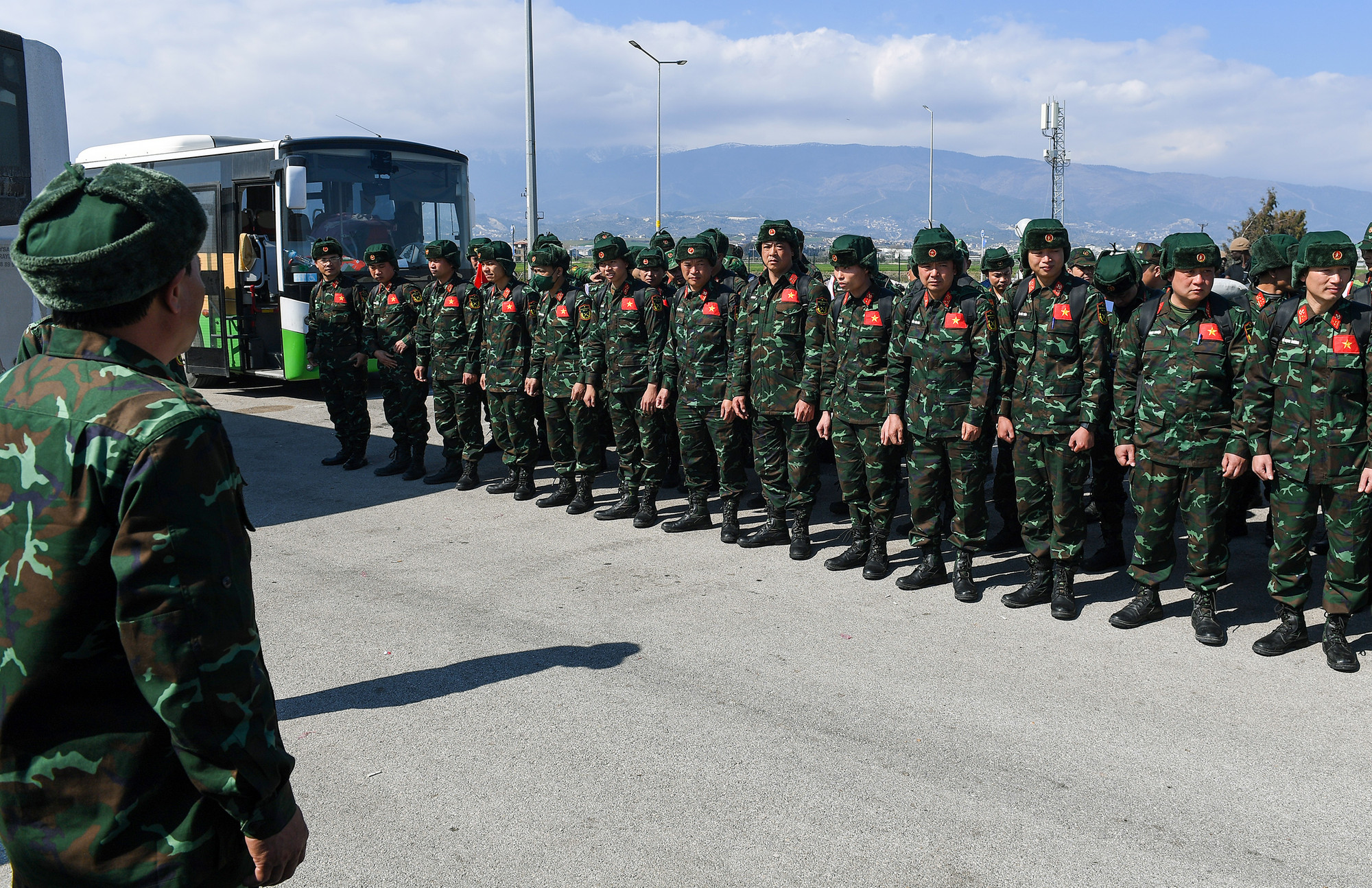 Toàn đoàn trước giờ lên đường chuẩn bị về nước. Toàn đoàn trước giờ lên đường chuẩn bị về nước.