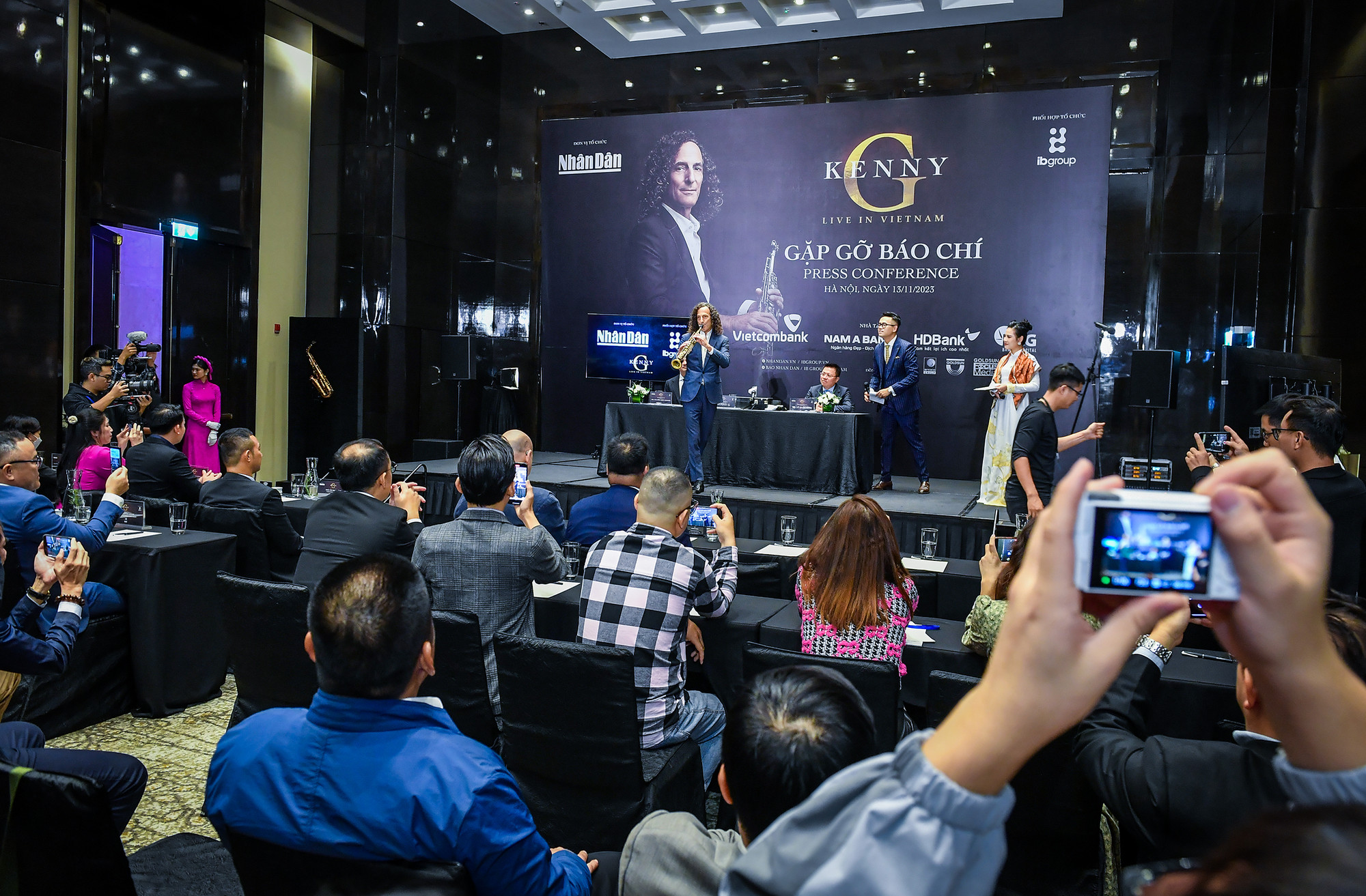 [Ảnh] Buổi gặp gỡ báo chí của Kenny G trước ngày công diễn ảnh 6