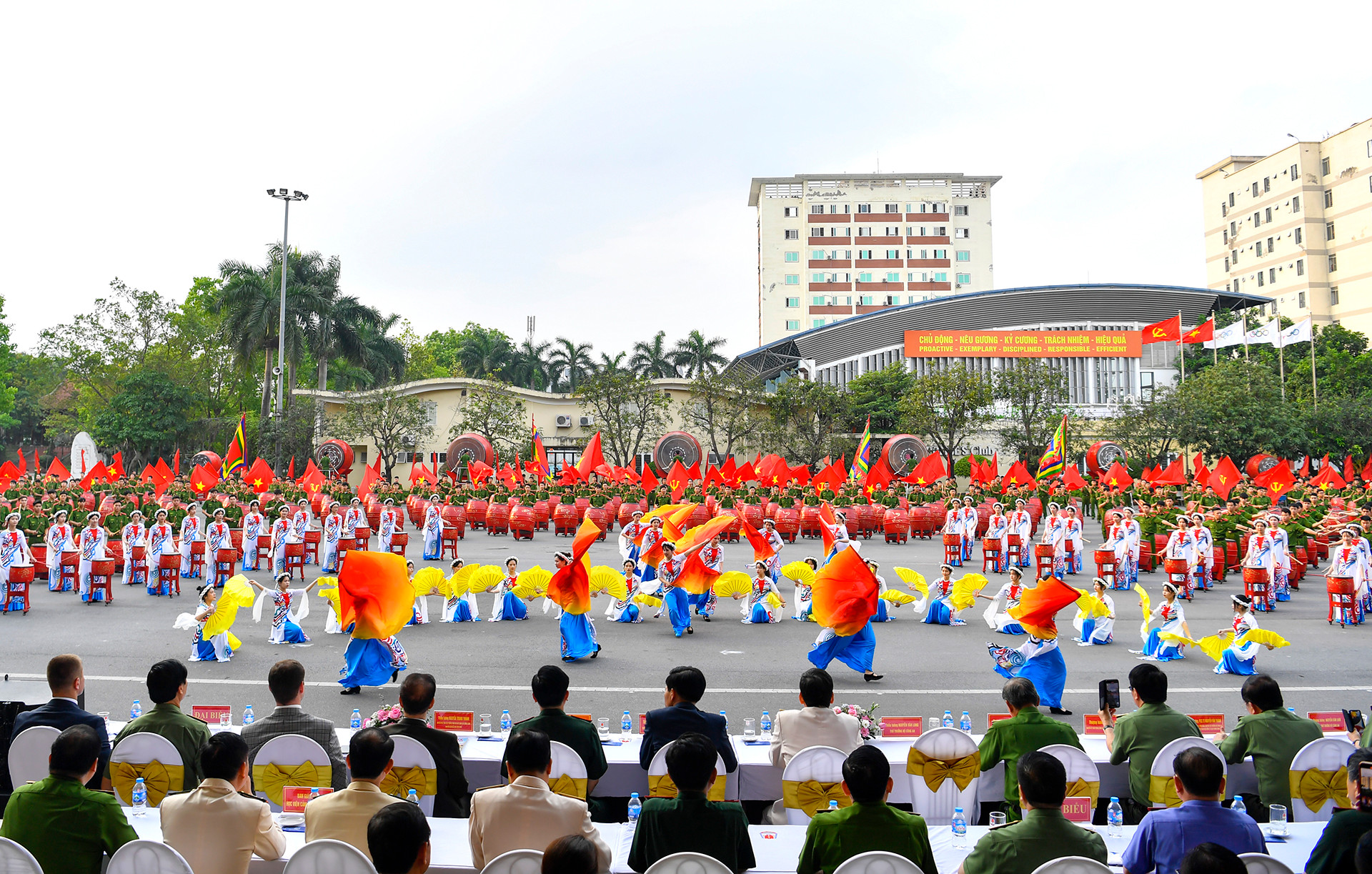 [Ảnh] Học viện Cảnh sát nhân dân kỷ niệm 55 năm Ngày thành lập và đón nhận Huân chương Lao động hạng Nhì ảnh 8