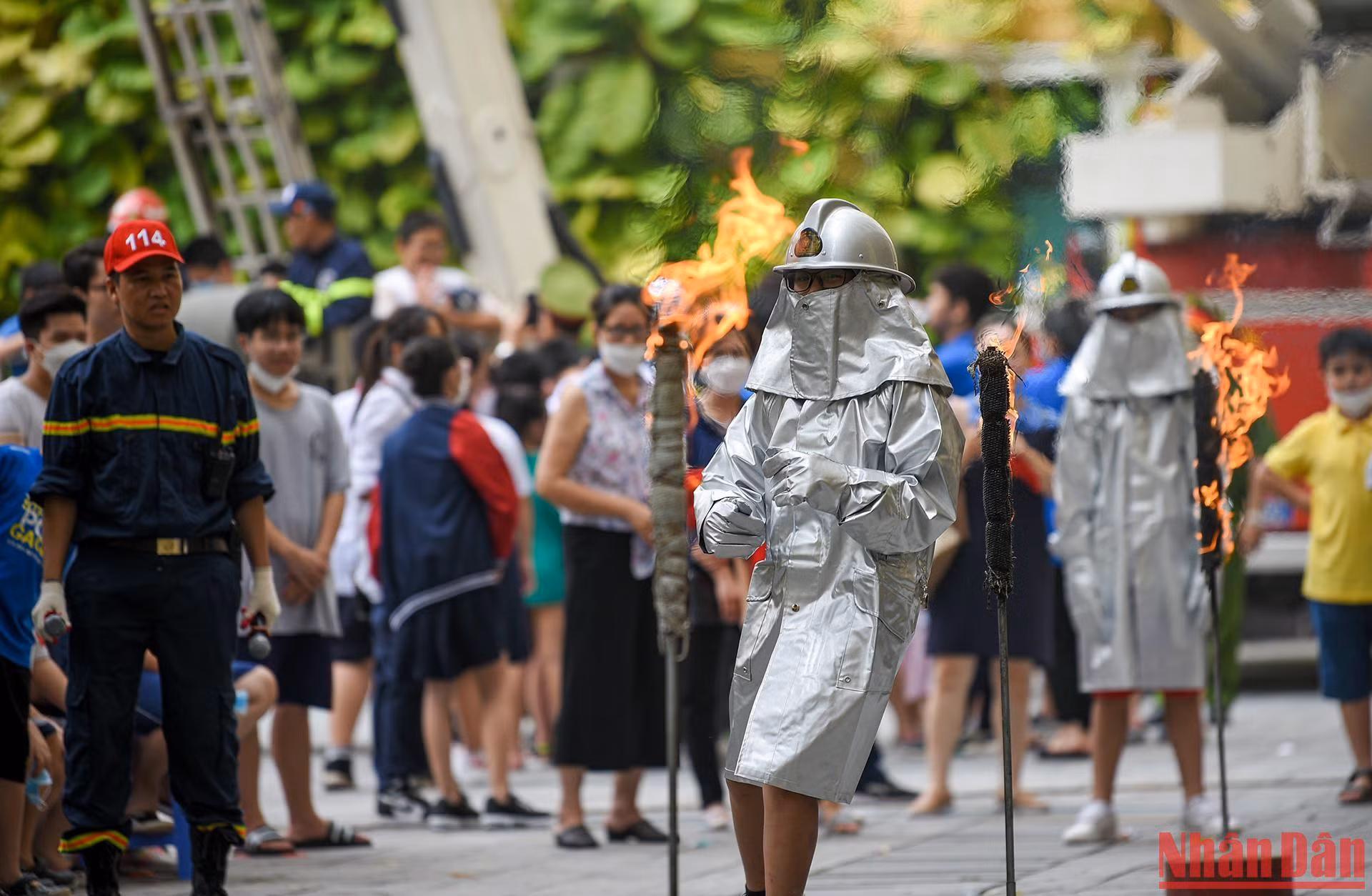 Thông qua chương trình, các em có cơ hội được đóng vai là chiến sĩ cứu hỏa thực thụ.