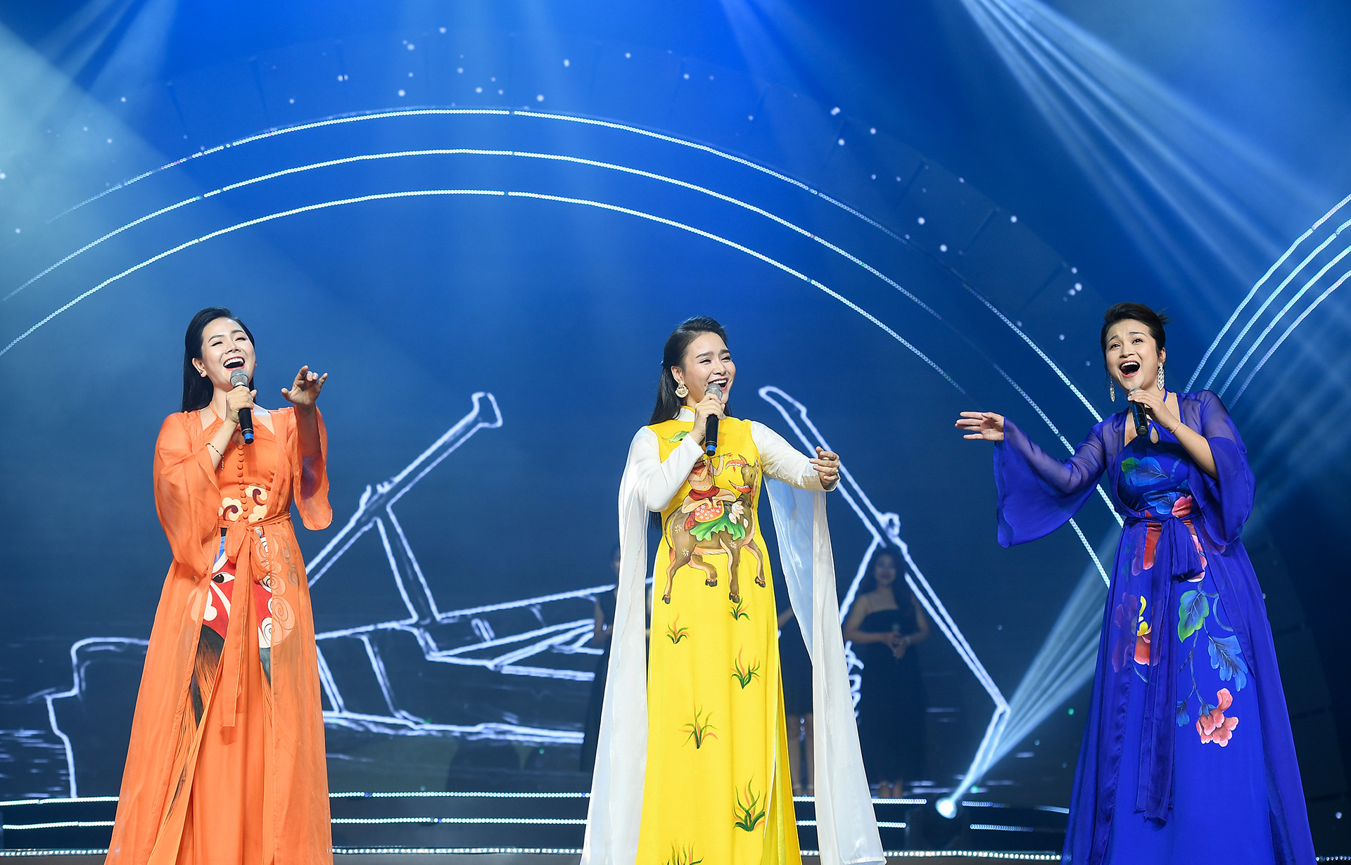 [Ảnh] Đêm nhạc "Mạch nguồn ví, giặm" ảnh 7