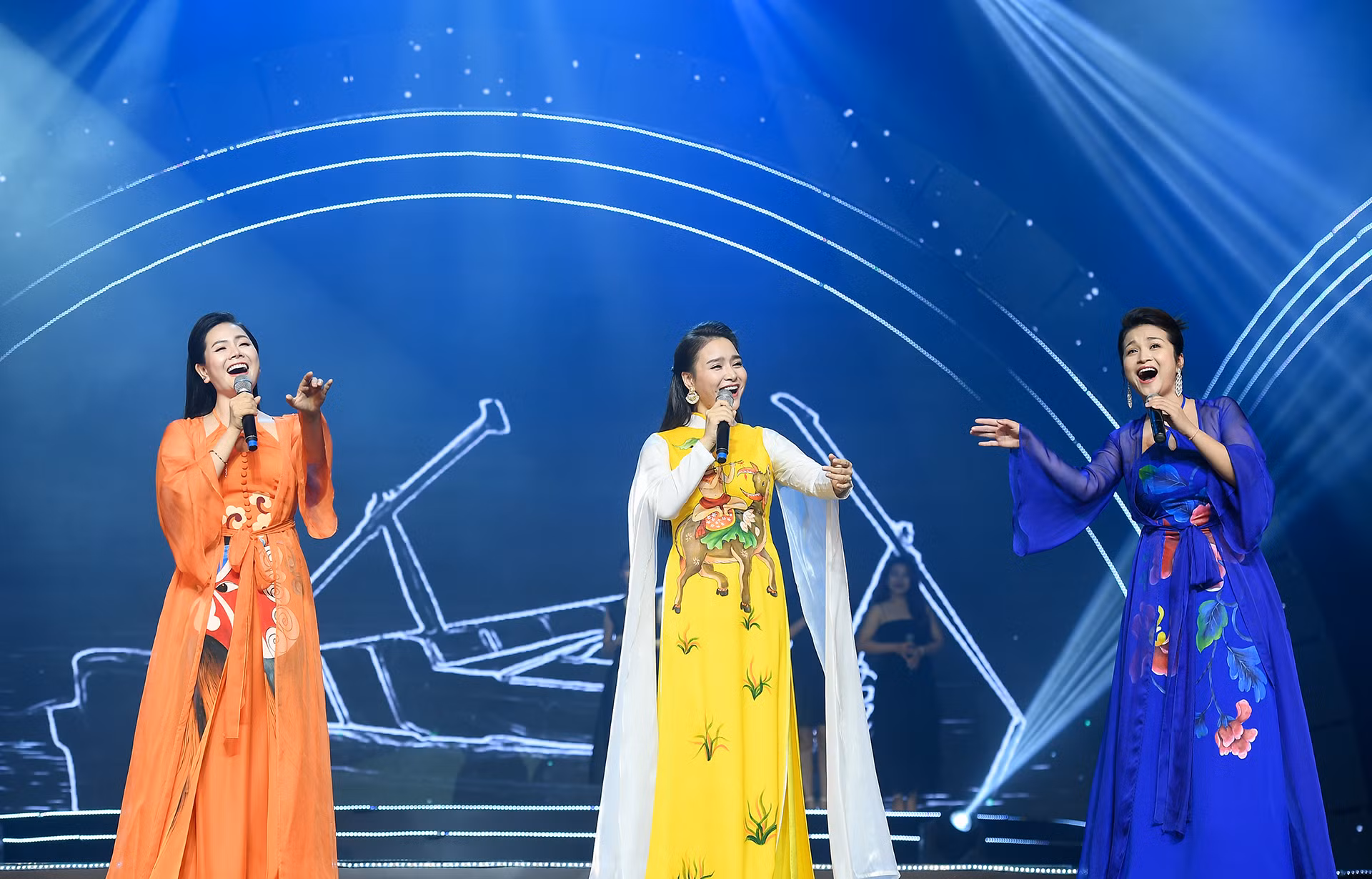 [Ảnh] Đêm nhạc "Mạch nguồn ví, giặm" ảnh 7