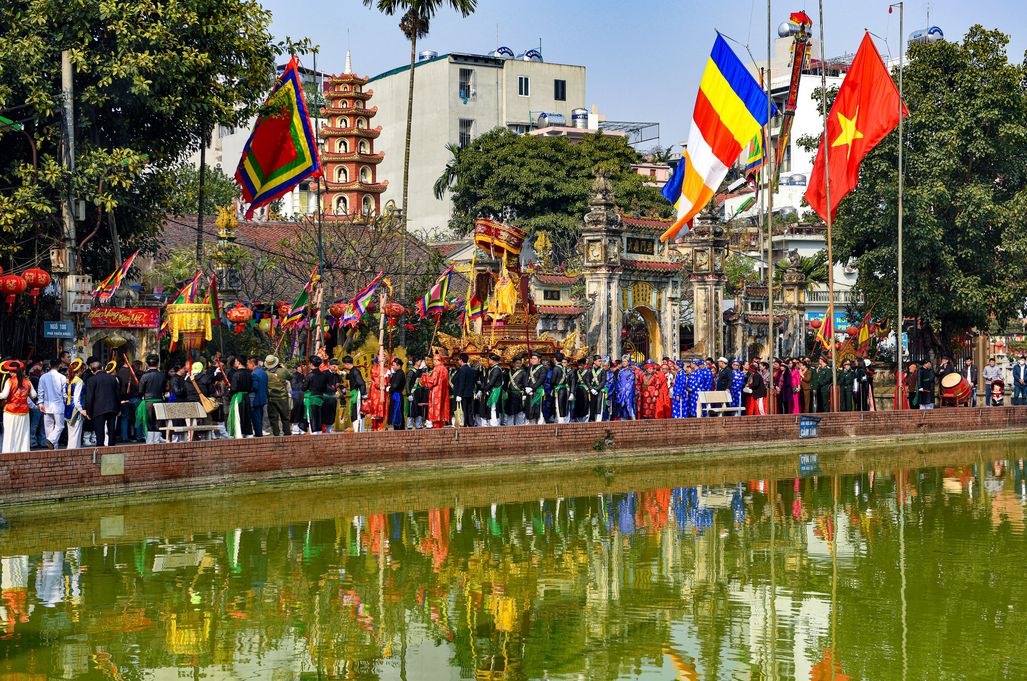 Chiều 30/1 (tức mùng 9 tháng Giêng), Lễ hội làng Triều Khúc (Hà Nội) được tổ chức trở lại sau 2 năm chịu ảnh hưởng bởi dịch Covid-19.