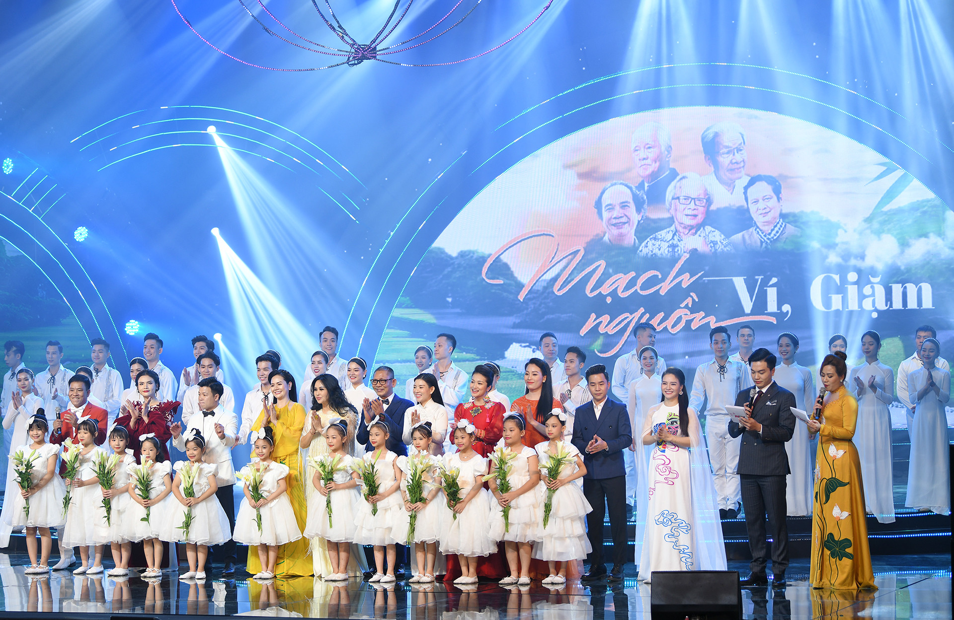 [Ảnh] Đêm nhạc "Mạch nguồn ví, giặm" ảnh 13