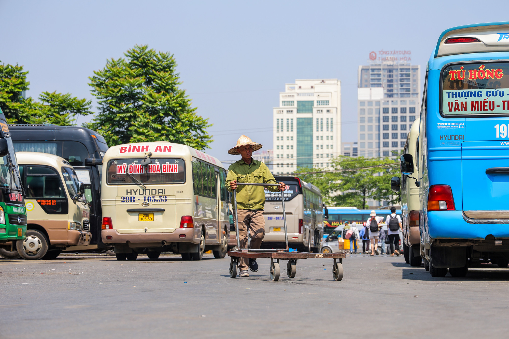 [Ảnh] Hà Nội 40 độ C, nắng nóng nhất từ đầu năm ảnh 9