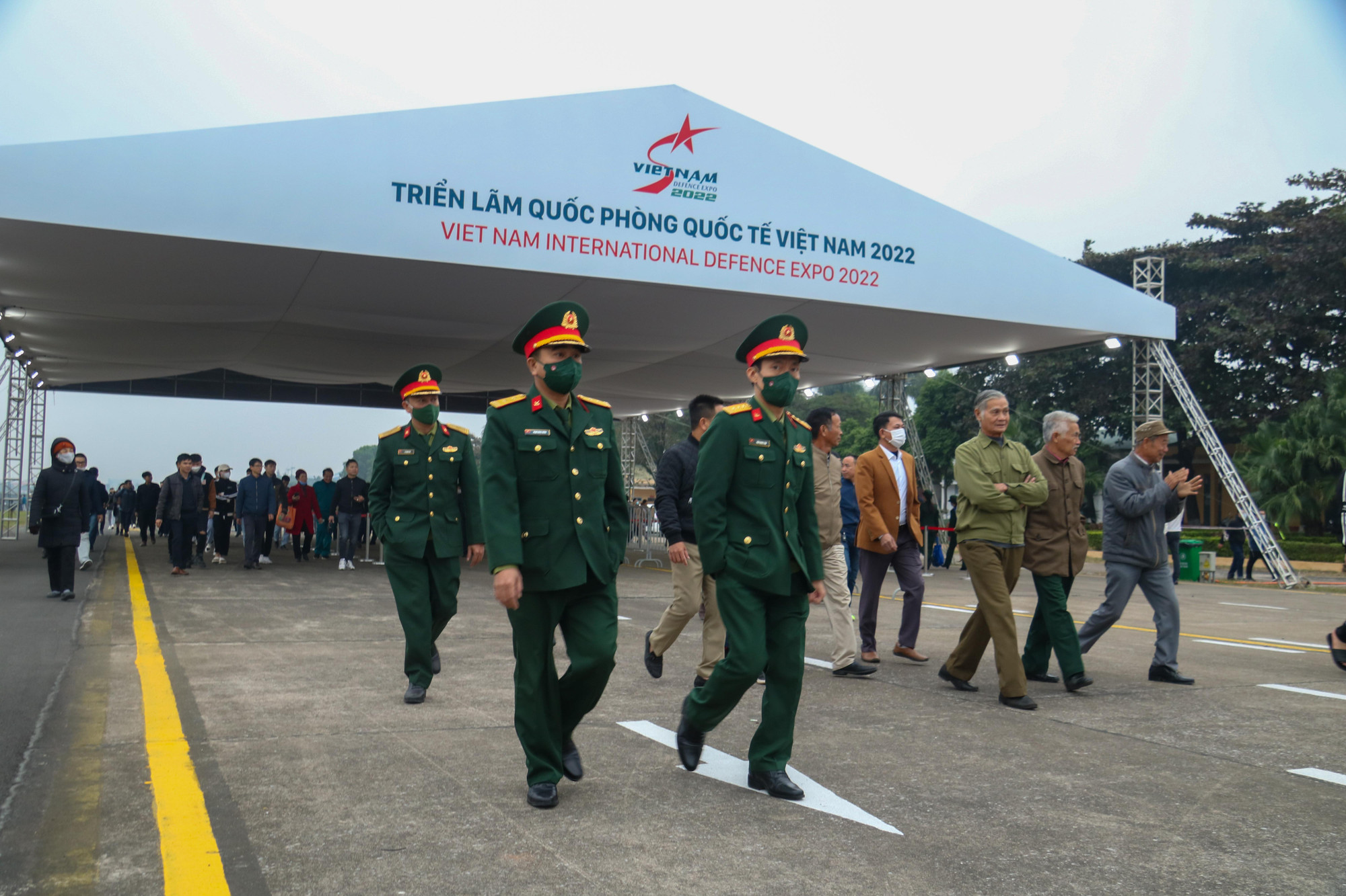 14 giờ chiều 9/12, Triển lãm Quốc phòng quốc tế Việt Nam 2022 đã chính thức đón nhân dân và du khách vào tham quan, trải nghiệm.