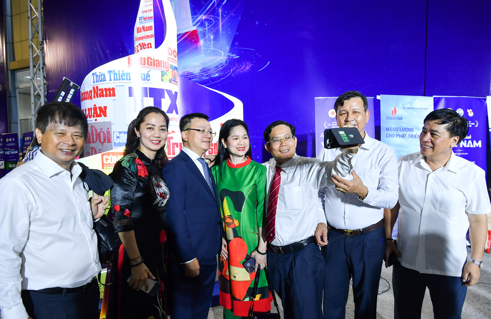 [Ảnh] Lễ trao Giải Báo chí quốc gia lần thứ XVIII: Ấn tượng, hiện đại và sáng tạo ảnh 14