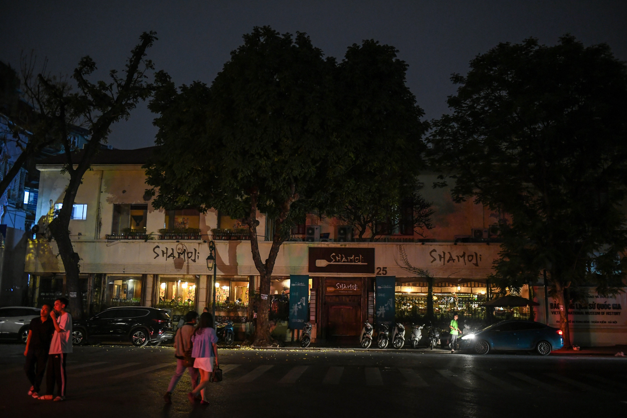 [Ảnh] Người dân Hà Nội tắt đèn, bật tương lai "xanh" cho Trái đất ảnh 12