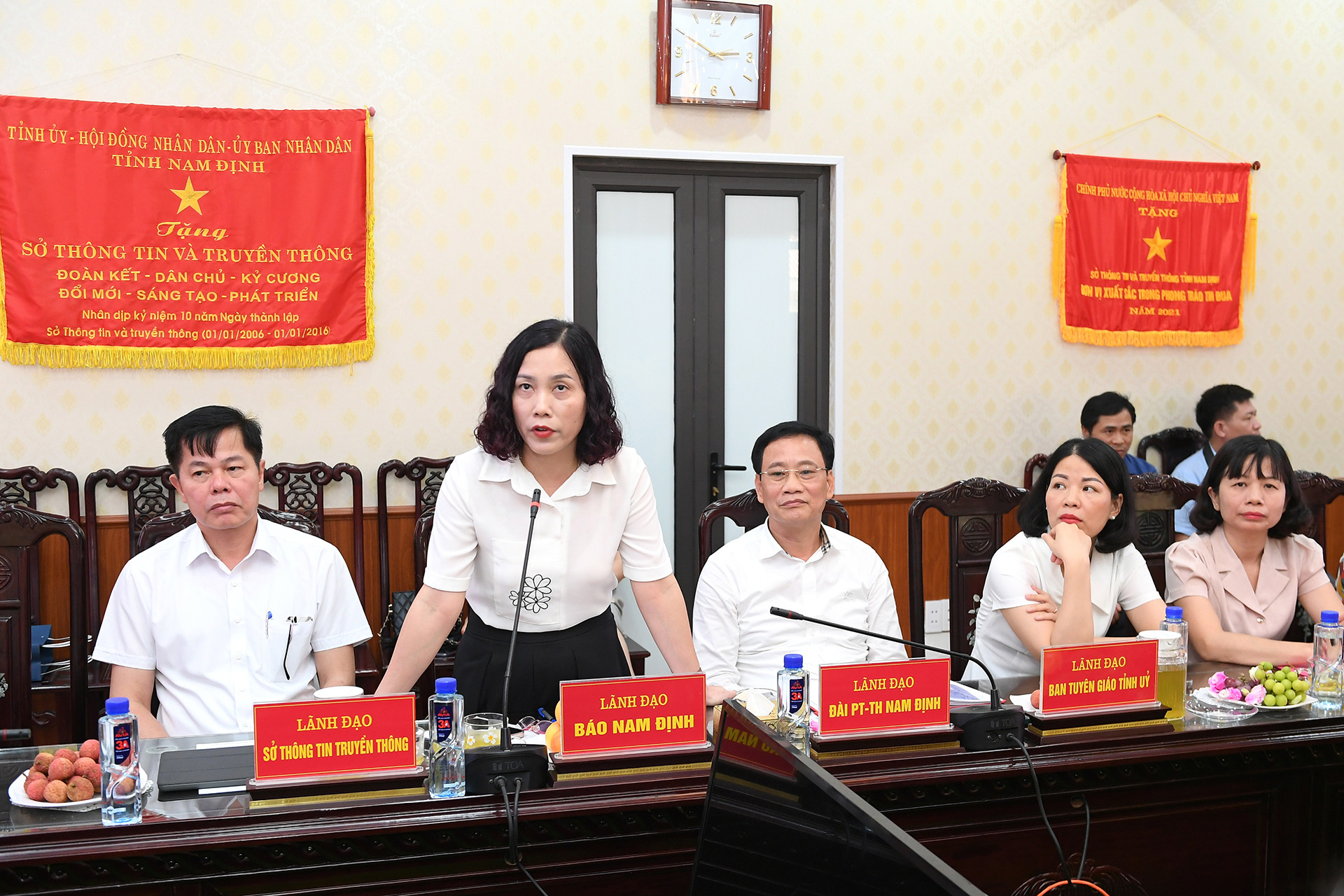 Các cơ quan báo chí tỉnh Nam Định rất quan tâm đến cách thức làm báo mới trong thời đại 4.0 và mong muốn sự chia sẻ kinh nghiệm, chuyên môn nghiệp vụ từ phía Báo Nhân Dân. Các cơ quan báo chí tỉnh Nam Định rất quan tâm đến cách thức làm báo mới trong thời đại 4.0 và mong muốn sự chia sẻ kinh nghiệm, chuyên môn nghiệp vụ từ phía Báo Nhân Dân.