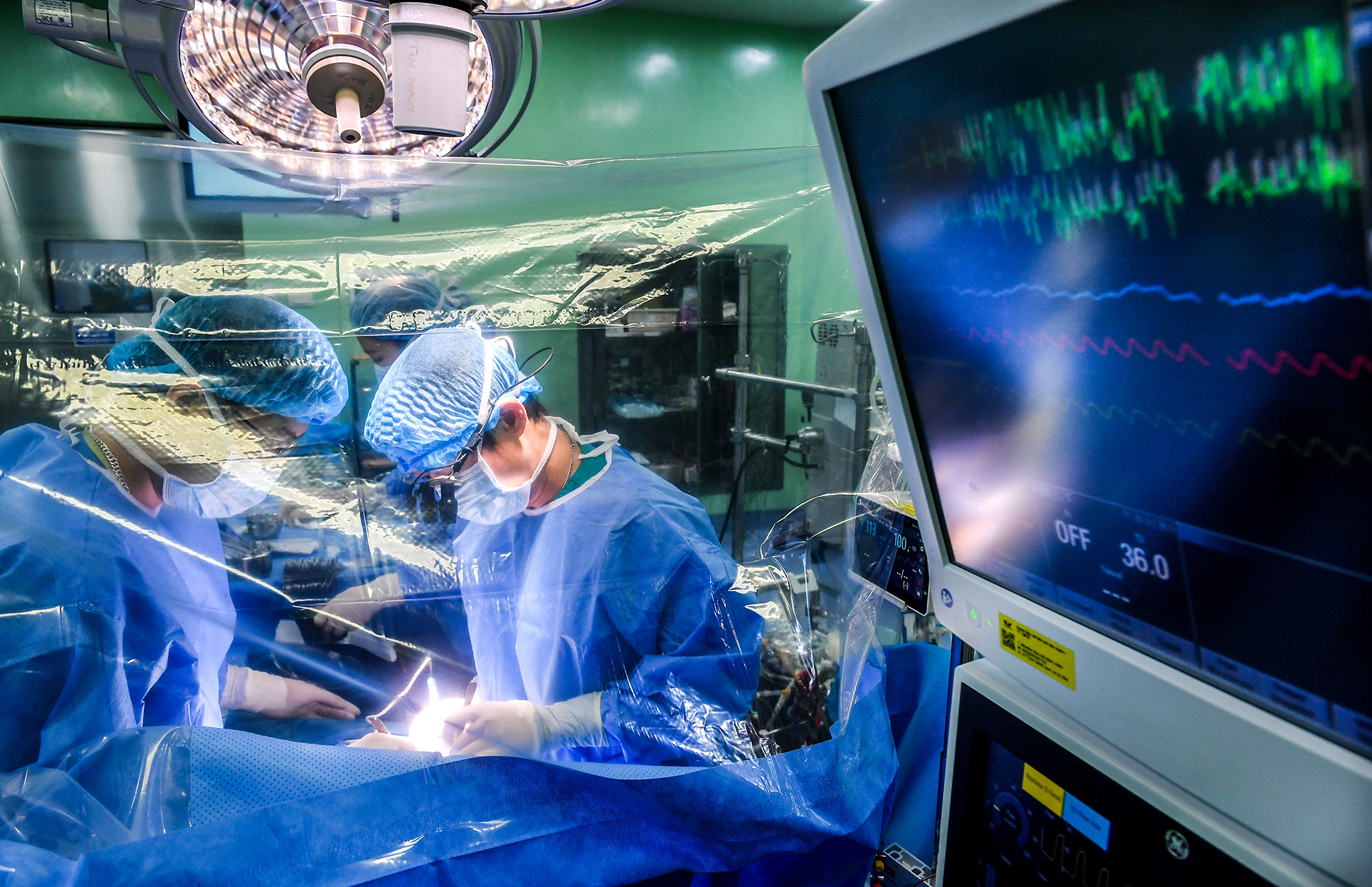 [Ảnh] Cận cảnh ca mổ thứ 700 trường hợp tim bẩm sinh với kỹ thuật ít xâm lấn ảnh 14