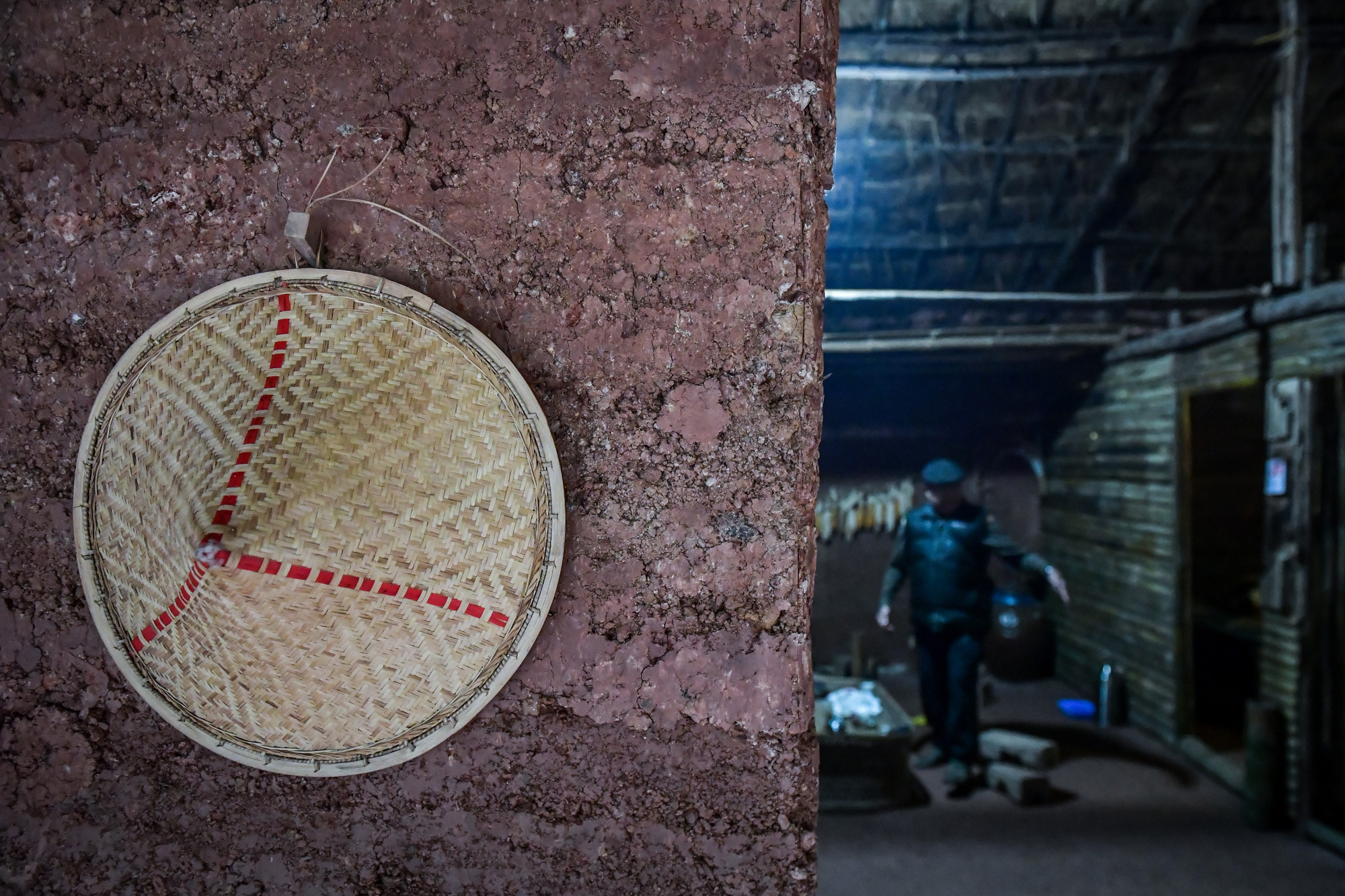 [Ảnh] Ngôi nhà trình tường cuối cùng ở ngã ba biên giới ảnh 8