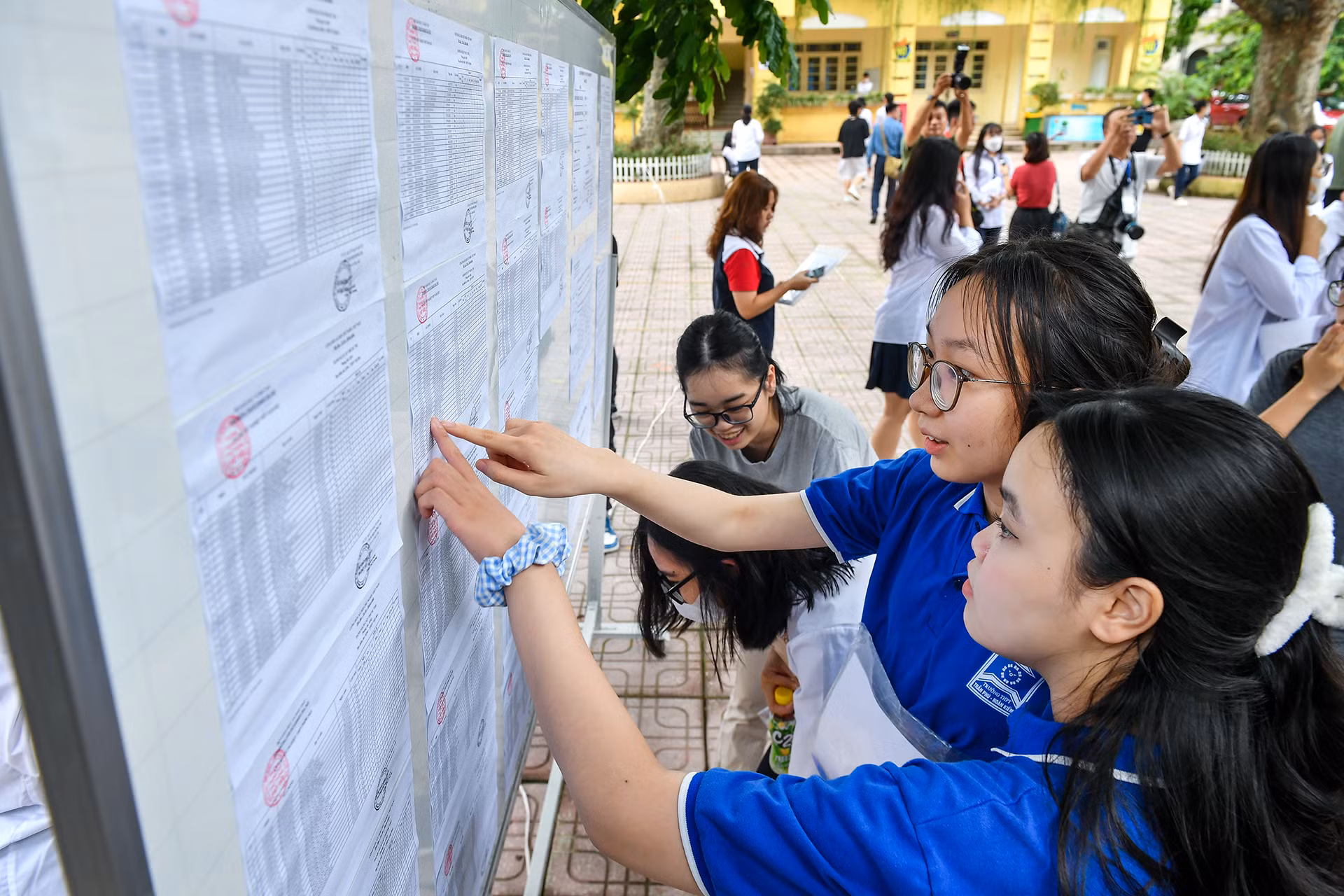 [Ảnh] Hơn 100 nghìn thí sinh Hà Nội làm thủ tục thi tốt nghiệp THPT ảnh 6