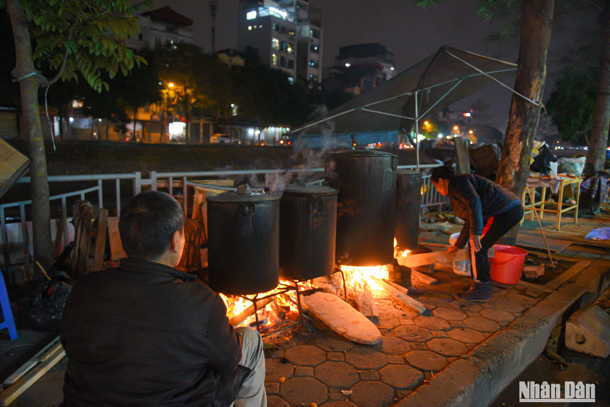 Năm nay gia đình cô Son gói khoảng 1.000 chiếc bánh các loại, đến tối 29 Tết sẽ không nhận thêm để làm nữa. Năm nay gia đình cô Son gói khoảng 1.000 chiếc bánh các loại, đến tối 29 Tết sẽ không nhận thêm để làm nữa.