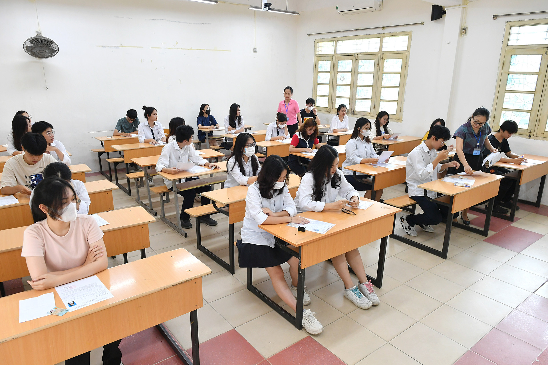 [Ảnh] Hơn 100 nghìn thí sinh Hà Nội làm thủ tục thi tốt nghiệp THPT ảnh 8