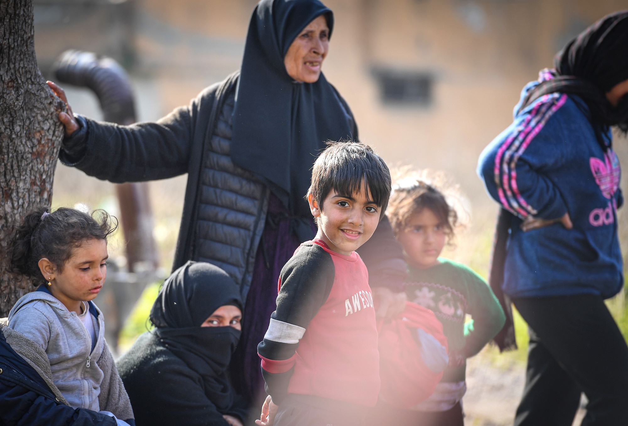 Những nụ cười vô tư, hồn nhiên của các em cũng chính là động lực để bố mẹ, người thân có thể nhìn vào mà vượt qua đau thương, xây dựng lại 1 cuộc sống tươi sáng phía trước.