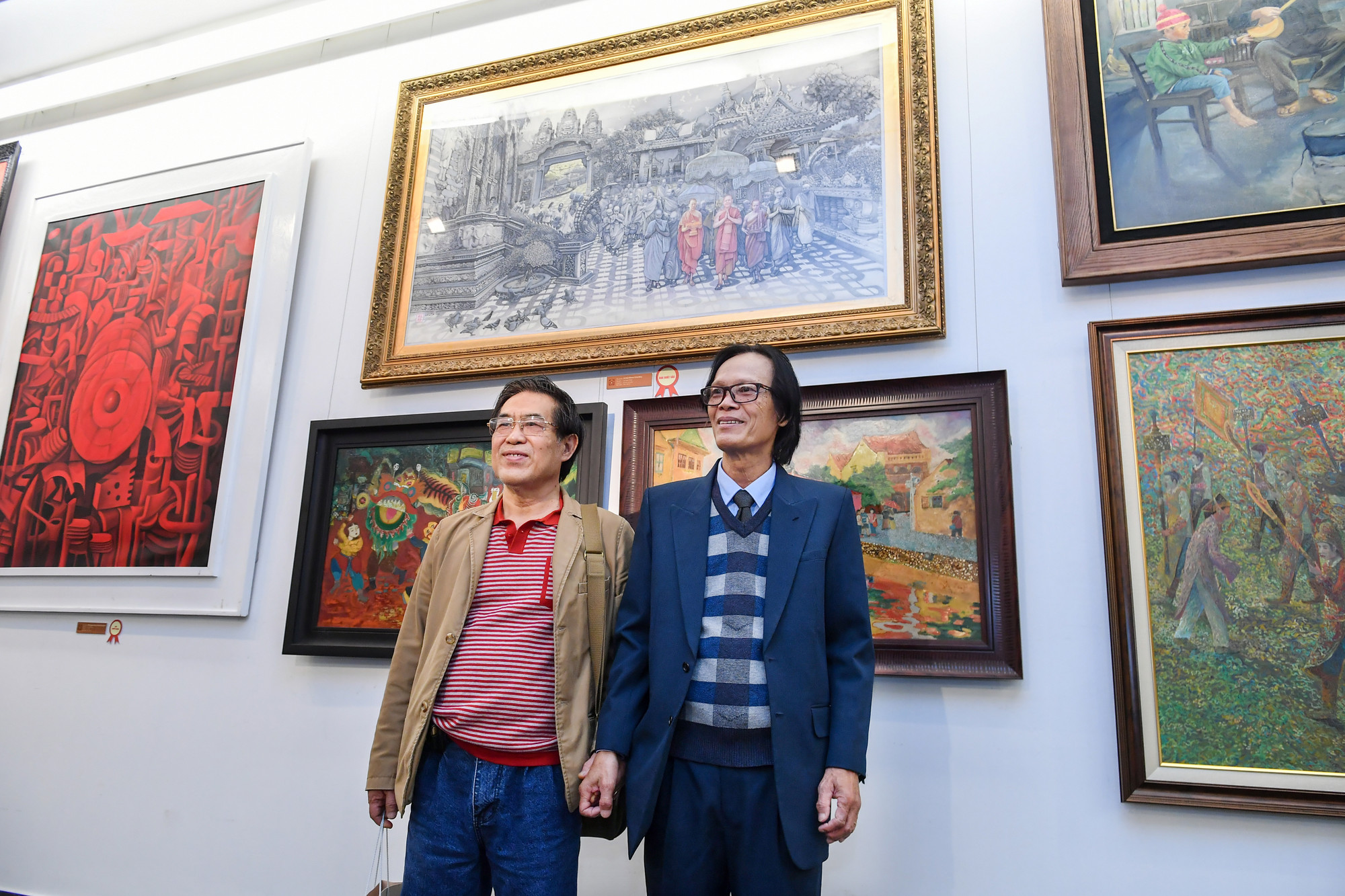 Tác giả Lại Lâm Tùng với tác phẩm đoạt giải xuất sắc "Lễ hội Kh'mer ở Cà Mau".