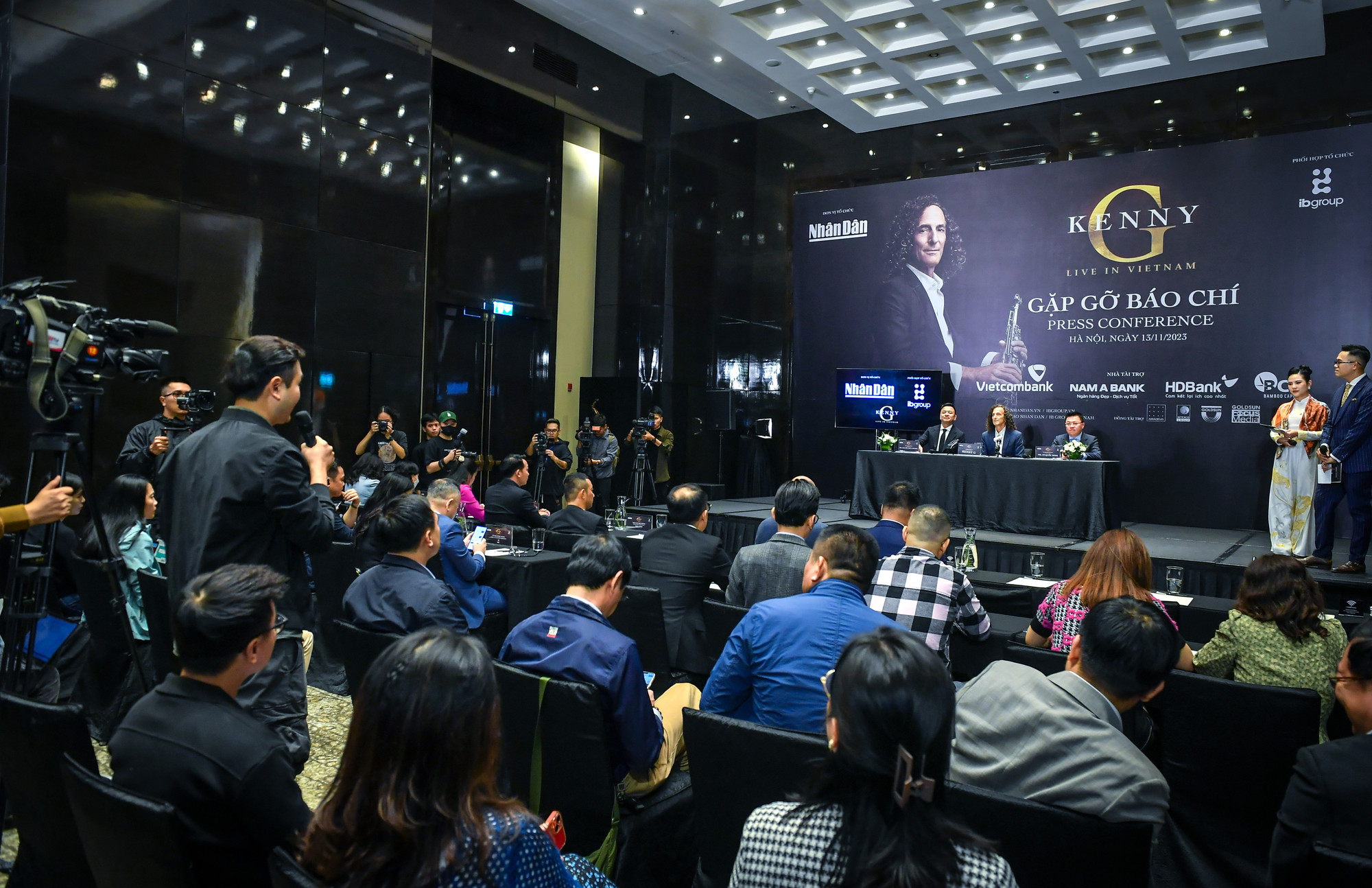 [Ảnh] Buổi gặp gỡ báo chí của Kenny G trước ngày công diễn ảnh 1