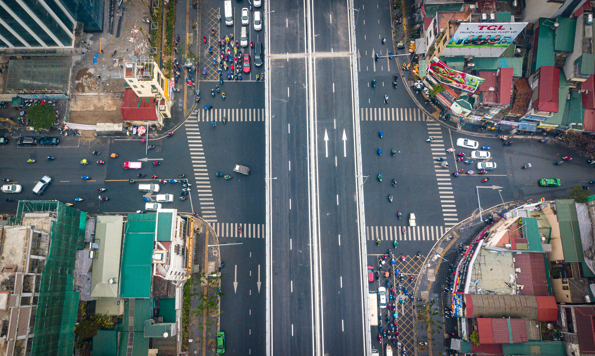 Trục đường Vành đai 2 Hà Nội được quy hoạch theo lộ trình: cầu Vĩnh Tuy-Minh Khai-Đại La-Ngã Tư Vọng-Trường Chinh-Ngã Tư Sở-đường Láng-Cầu Giấy-đường Bưởi-Võ Chí Công-cầu Nhật Tân-đường Võ Nguyên Giáp-đường Trường Sa-cầu Đông Trù-đường Lý Sơn-cầu chui Gia Lâm-đường Nguyễn Văn Linh-đường Đàm Quang Trung-cầu Vĩnh Tuy. Trục đường Vành đai 2 Hà Nội được quy hoạch theo lộ trình: cầu Vĩnh Tuy-Minh Khai-Đại La-Ngã Tư Vọng-Trường Chinh-Ngã Tư Sở-đường Láng-Cầu Giấy-đường Bưởi-Võ Chí Công-cầu Nhật Tân-đường Võ Nguyên Giáp-đường Trường Sa-cầu Đông Trù-đường Lý Sơn-cầu chui Gia Lâm-đường Nguyễn Văn Linh-đường Đàm Quang Trung-cầu Vĩnh Tuy.