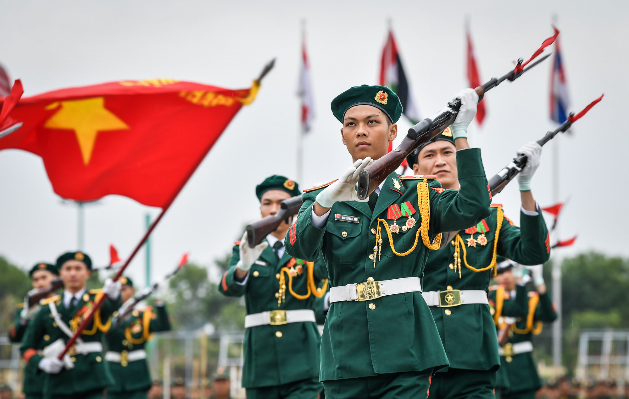 [Ảnh] Đặc công, máy bay, quân khuyển luyện tập cho sự kiện Triển lãm Quốc phòng quốc tế 2024 ảnh 6