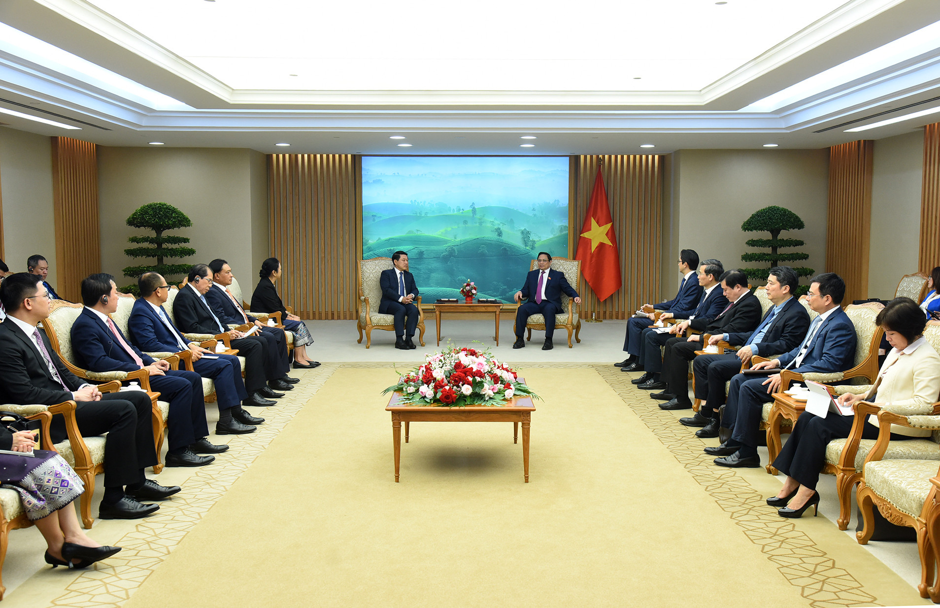 [Ảnh] Thủ tướng Phạm Minh Chính tiếp Phó Thủ tướng, Bộ trưởng Ngoại giao Lào ảnh 2