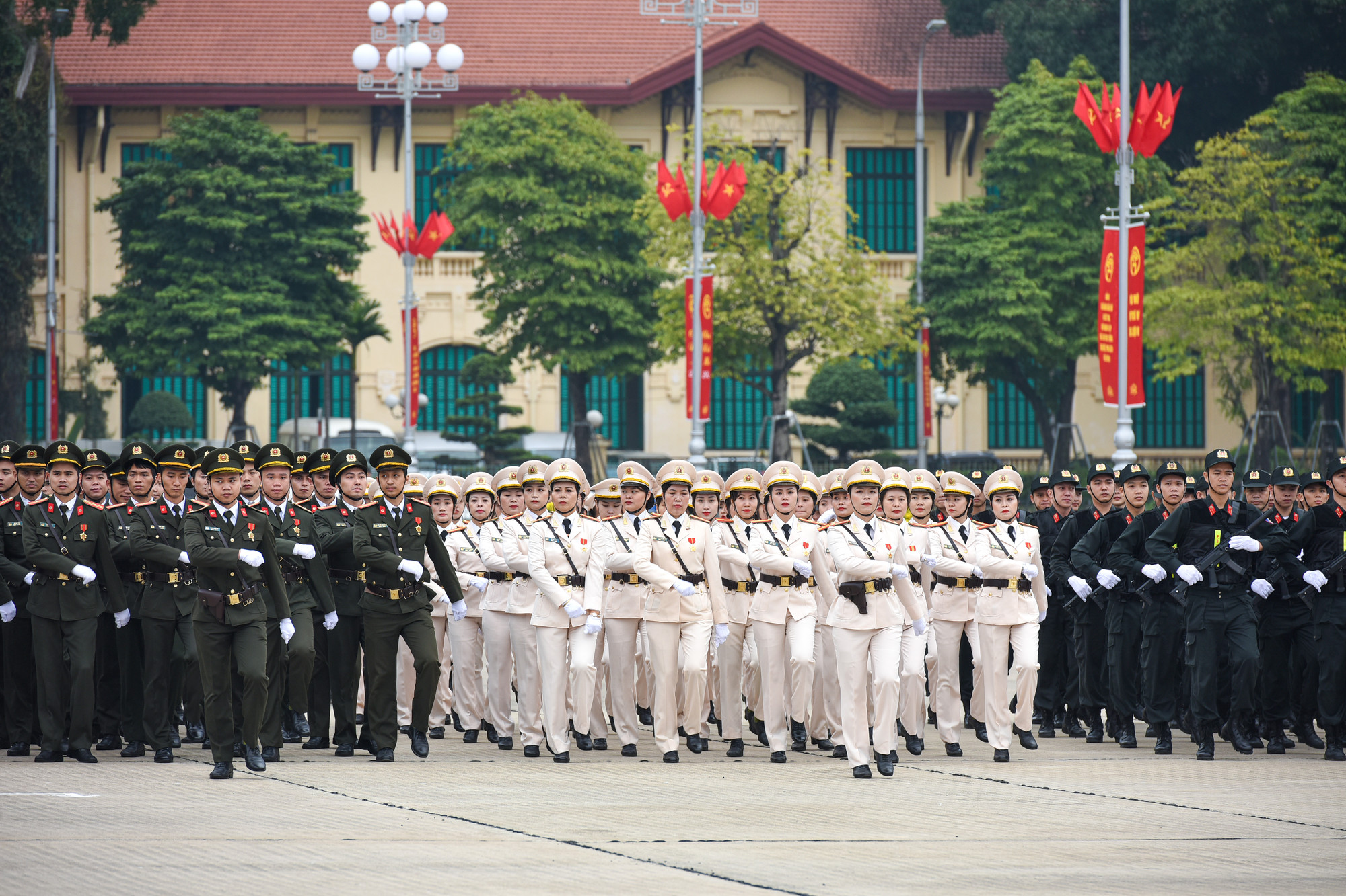 Hơn 1.000 cán bộ, chiến sĩ tham gia Hội thao. Hơn 1.000 cán bộ, chiến sĩ tham gia Hội thao.