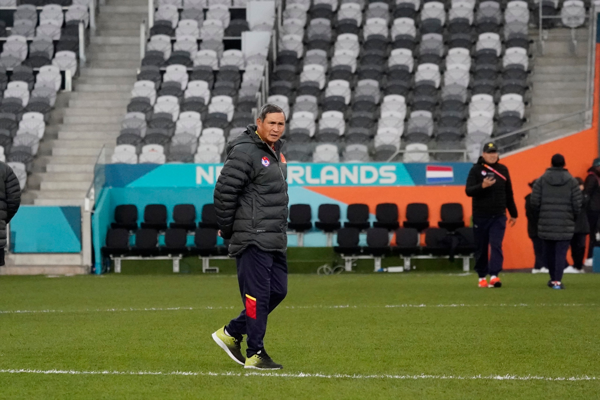 [Ảnh] “Sân khấu” cuối cùng của tuyển nữ Việt Nam tại World Cup nữ 2023: Mái bằng nhựa, khán đài khung thép ảnh 11