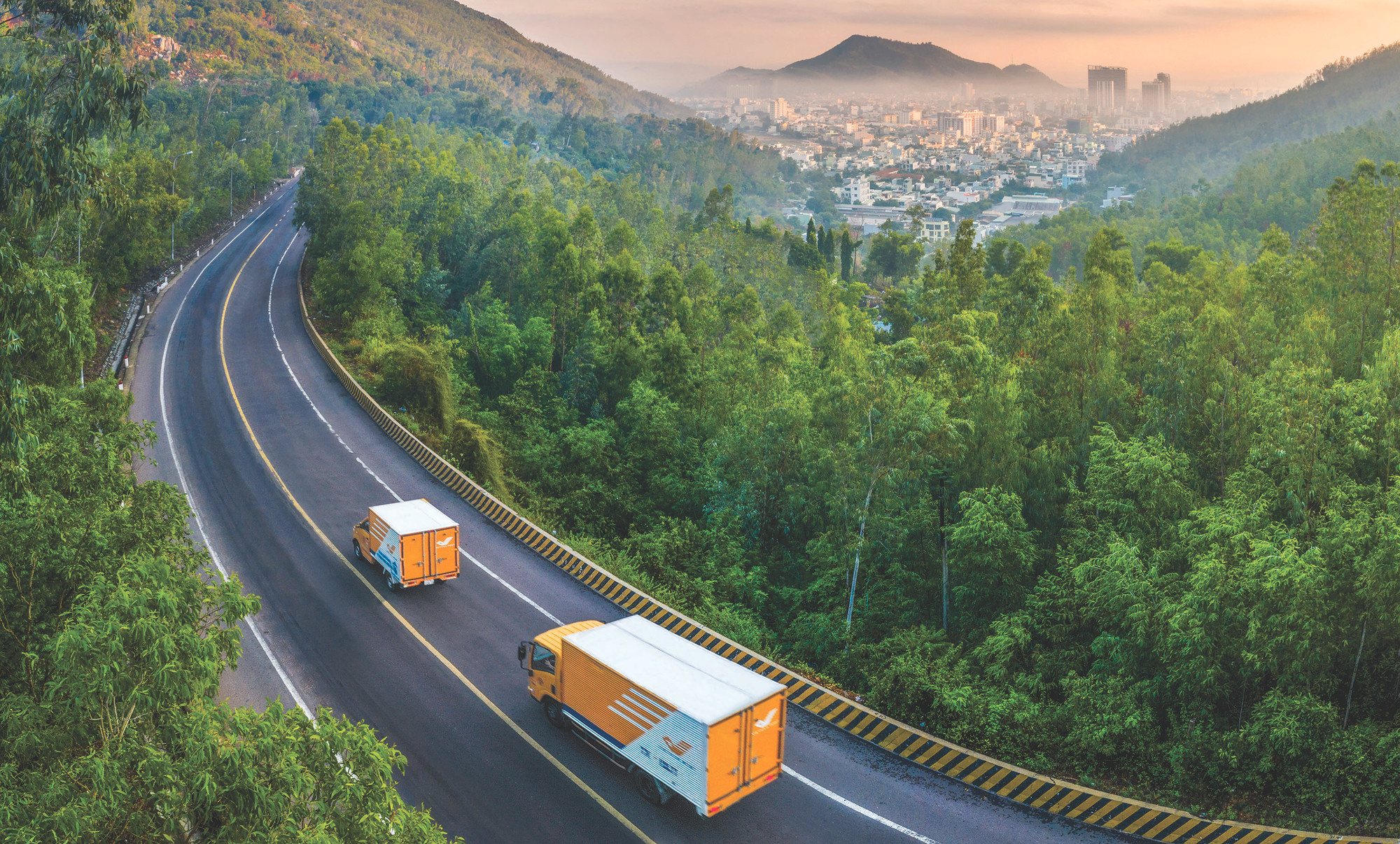 Những chuyến xe của Vietnam Post đi đến mọi miền Tổ quốc. Những chuyến xe của Vietnam Post đi đến mọi miền Tổ quốc.