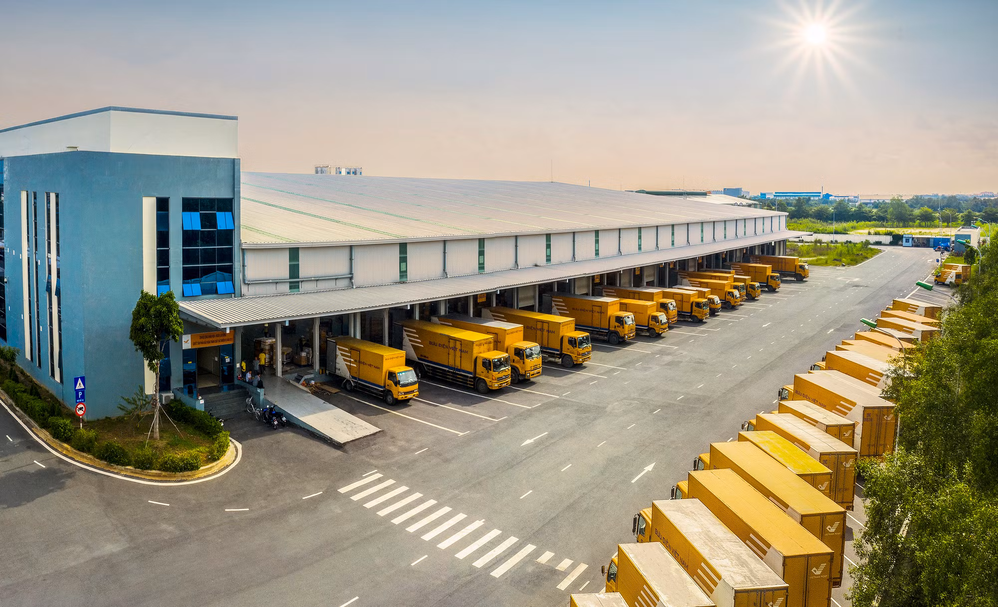 Bưu điện Việt Nam là doanh nghiệp bưu chính duy nhất được chỉ định tham gia Liên minh Bưu chính thế giới (UPU) và nhiều lần góp mặt trong nhóm các nhãn hiệu, thương hiệu mạnh, thương hiệu quốc gia.