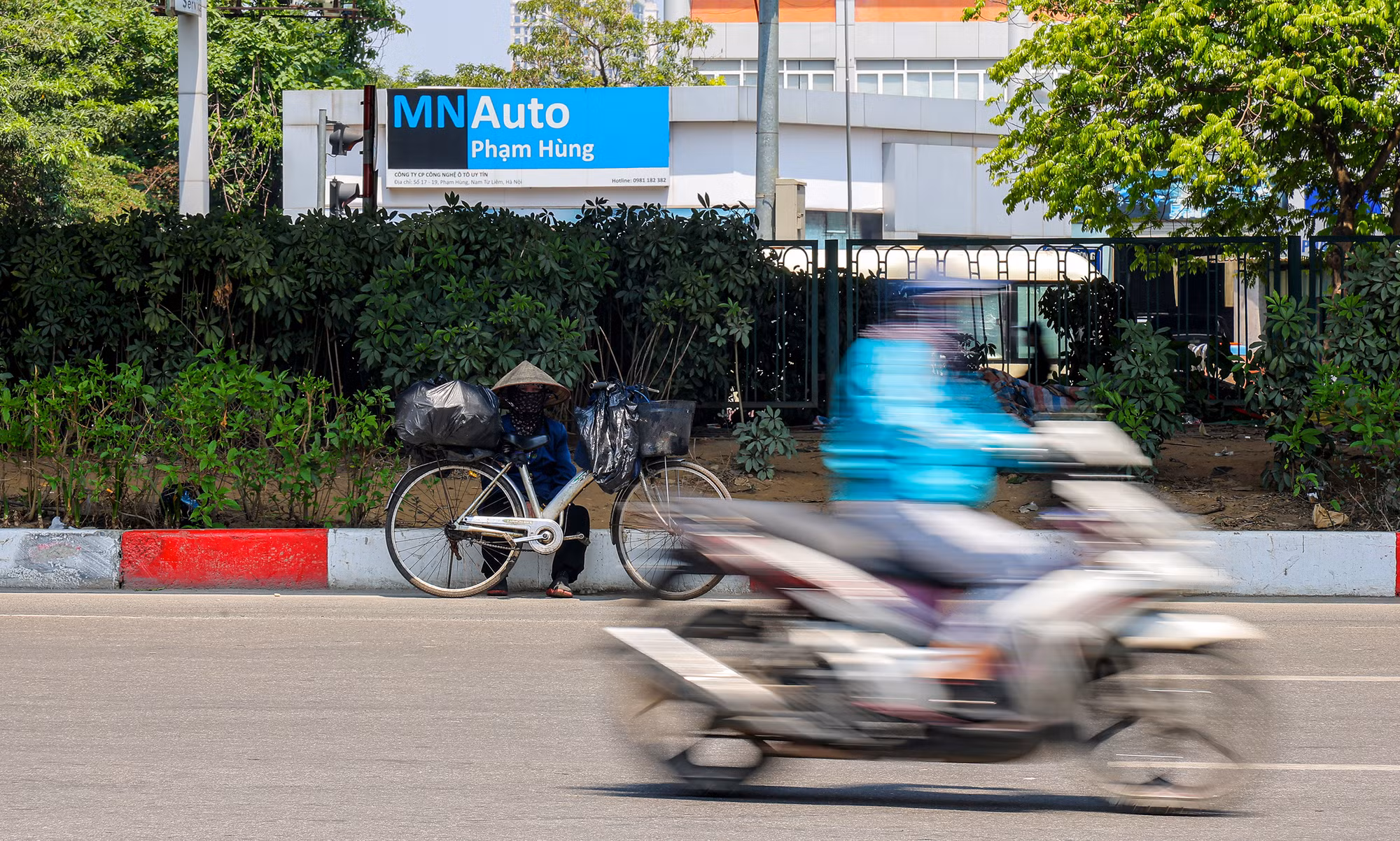 [Ảnh] Hà Nội 40 độ C, nắng nóng nhất từ đầu năm ảnh 3