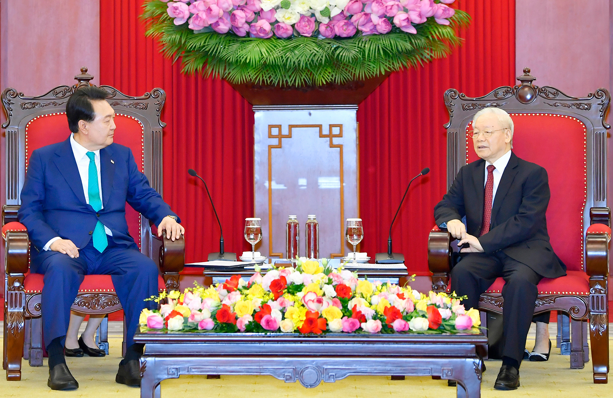 Tổng Bí thư Nguyễn Phú Trọng tiếp Tổng thống Đại Hàn Dân Quốc Yoon Suk Yeol.