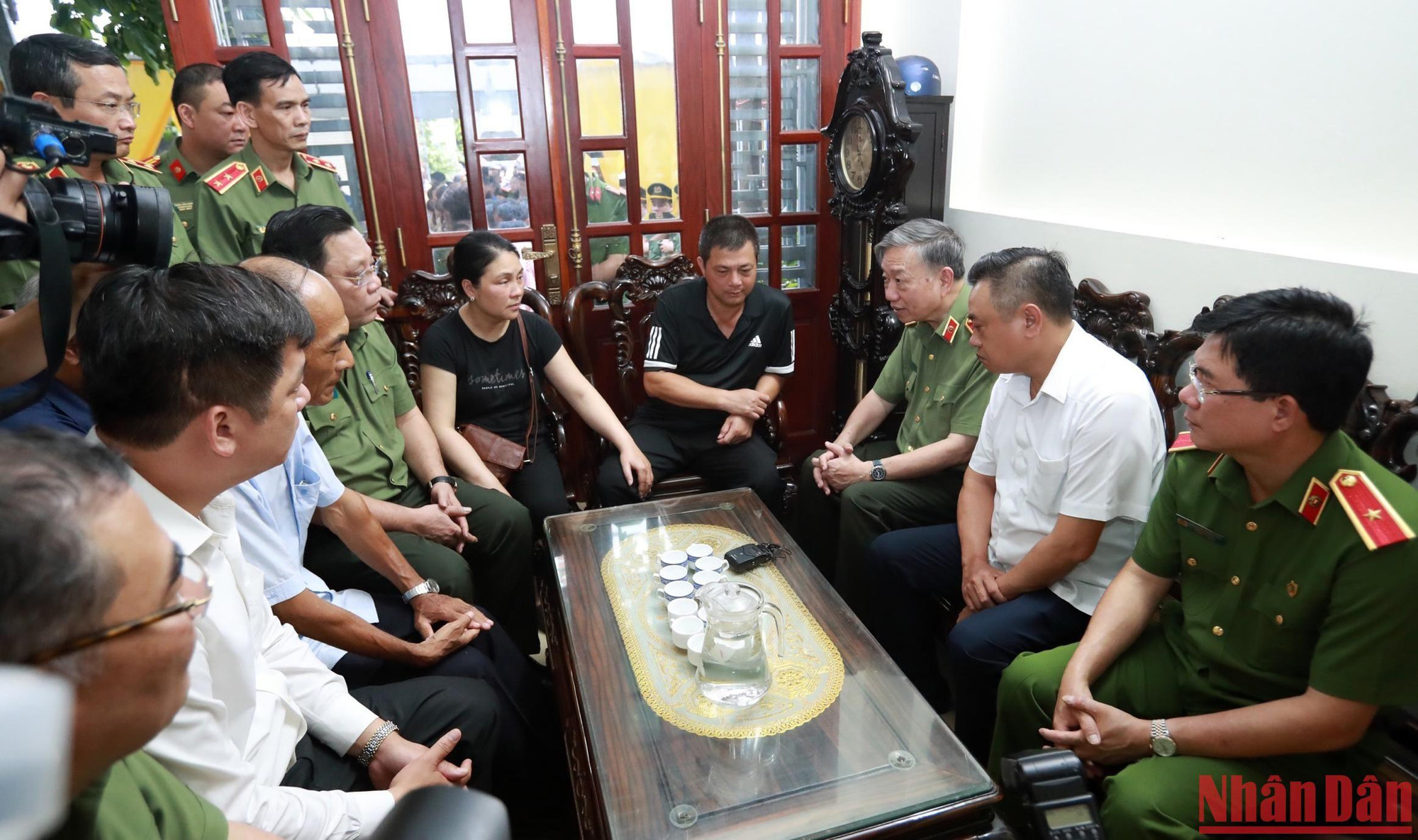 Bộ trưởng Công an chia buồn với gia đình Thượng úy Đỗ Đức Việt.