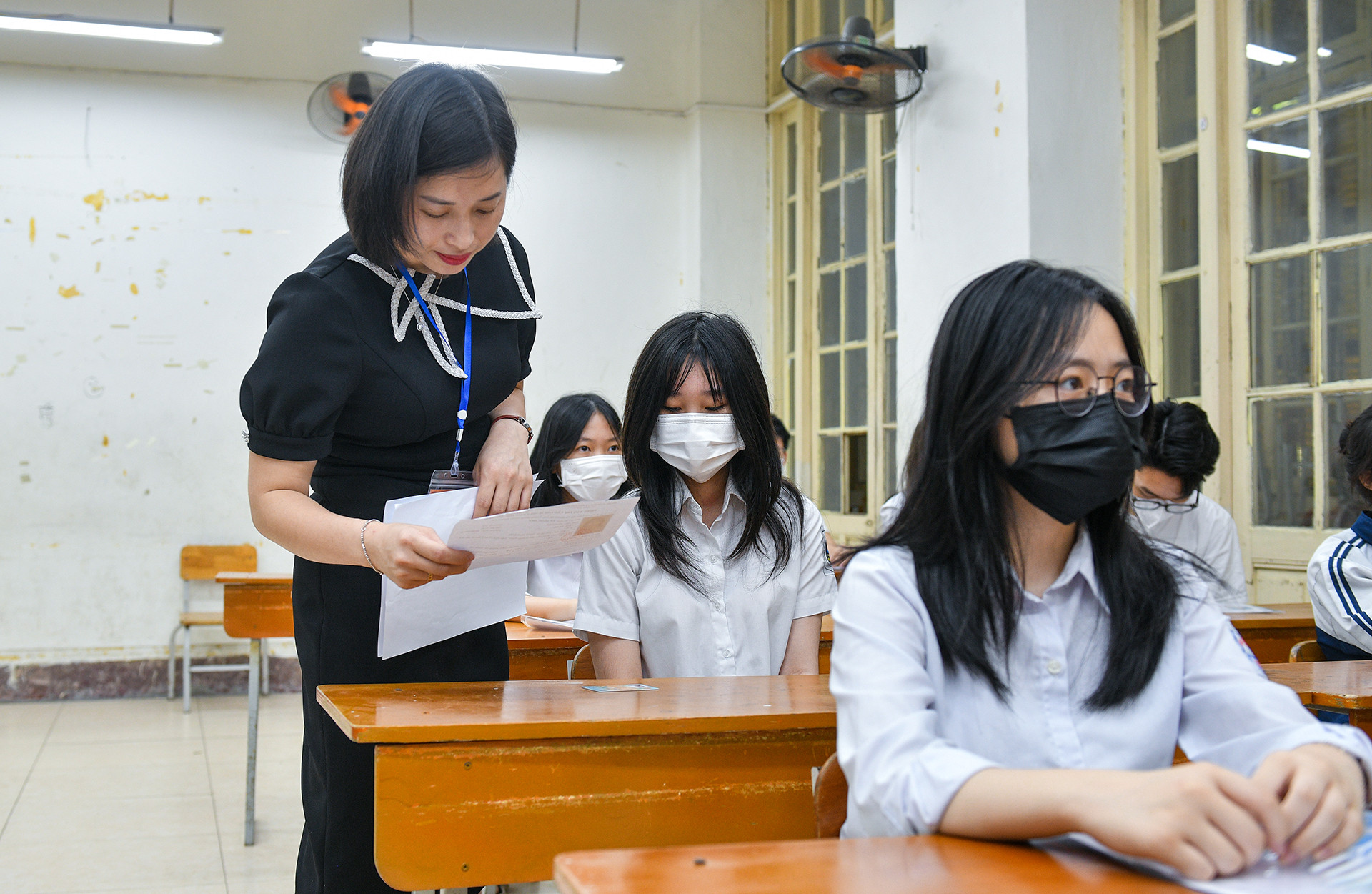 [Ảnh] Học sinh Hà Nội làm thủ tục dự thi tuyển sinh vào lớp 10 ảnh 8