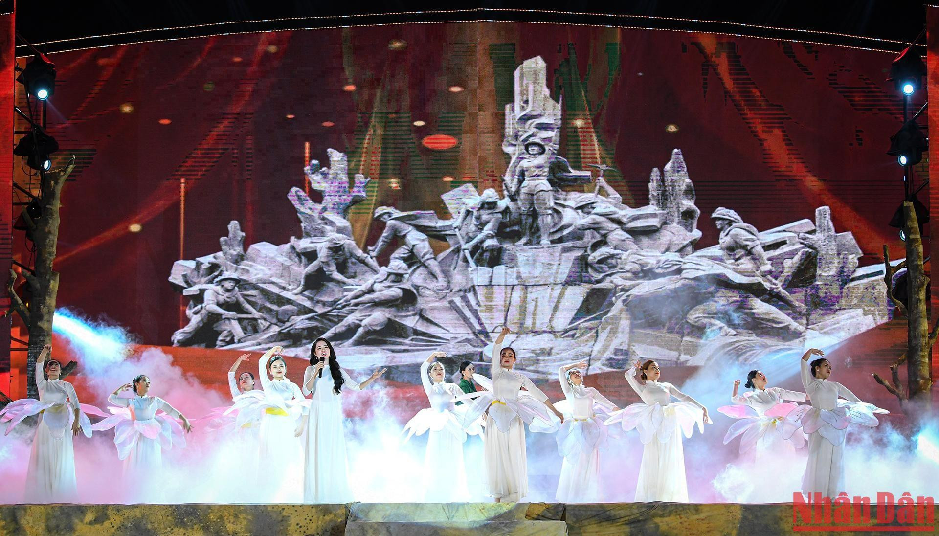 Một tiết mục trong chương trình nghệ thuật “Cõi thiêng Đồng Lộc”.