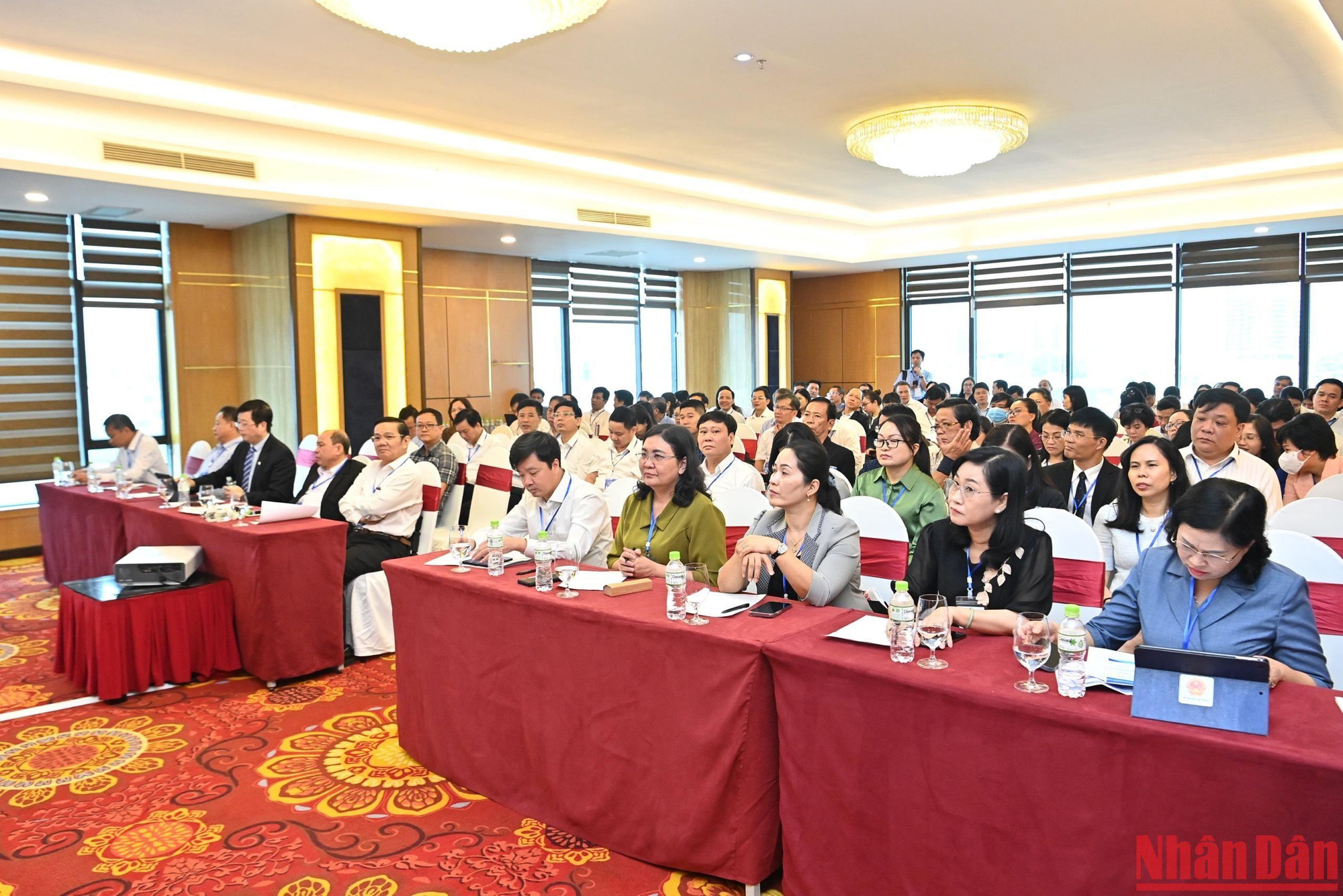 Hội thảo cũng quy tụ những nhà quản lý, chuyên gia báo chí-truyền thông, kinh tế, công nghệ… uy tín trong và ngoài nước.