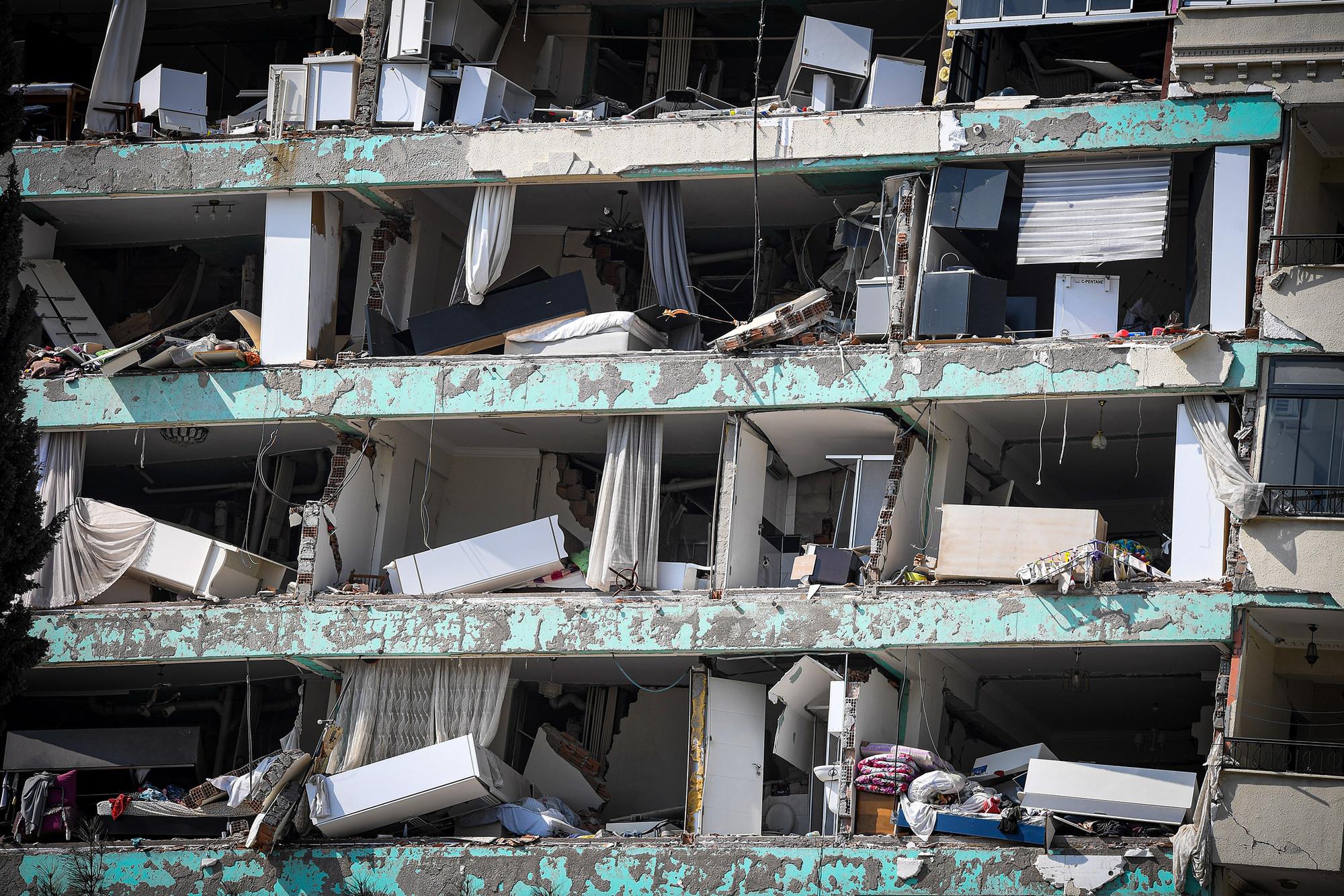 Giường, chăn, đệm... đó là những thứ còn sót lại và gợi nhớ về cuộc sống bình thường cách đây mới chỉ 2 tuần tại Hatay...