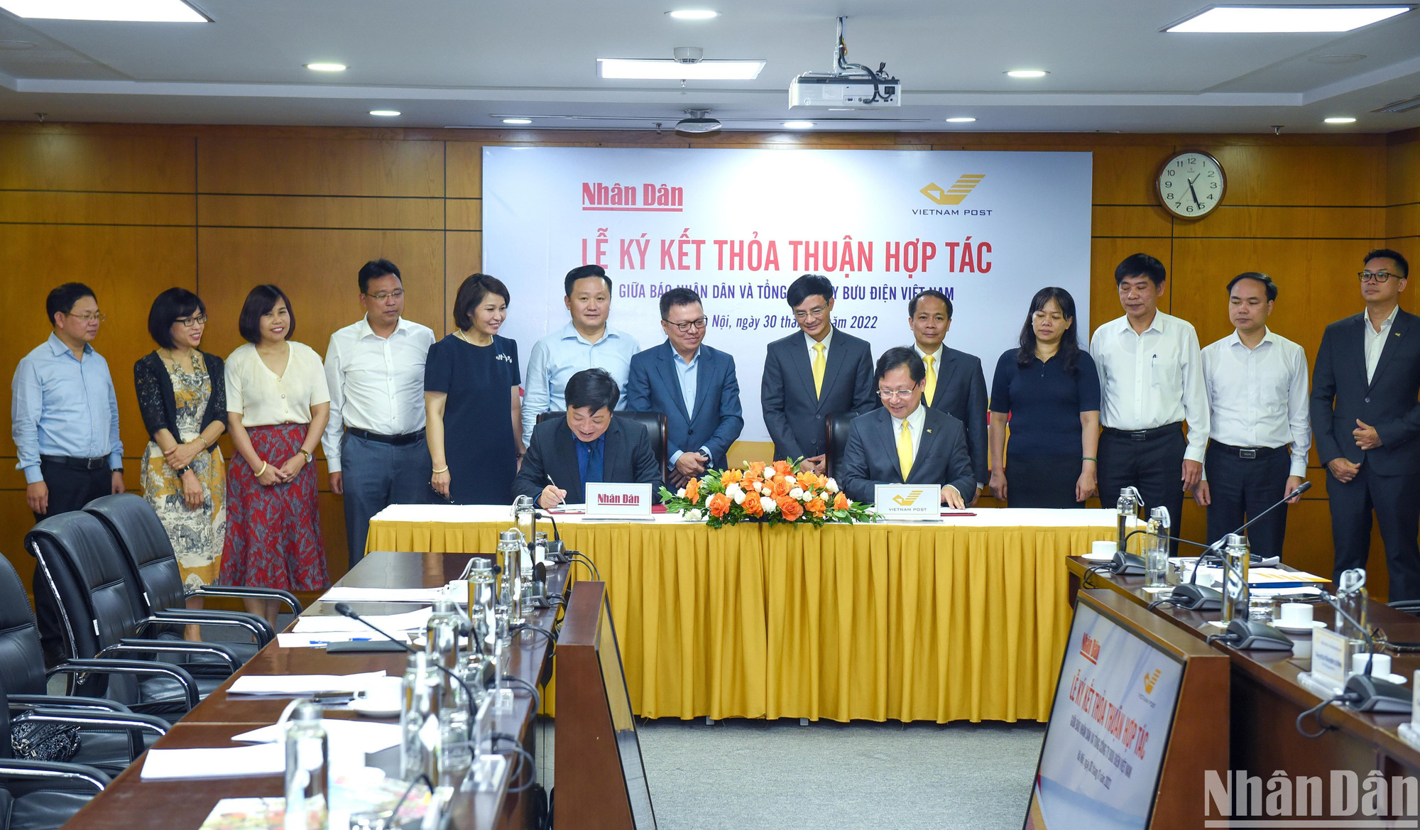 Lễ ký Thỏa thuận hợp tác giữa Báo Nhân Dân và Tổng công ty Bưu điện Việt Nam.