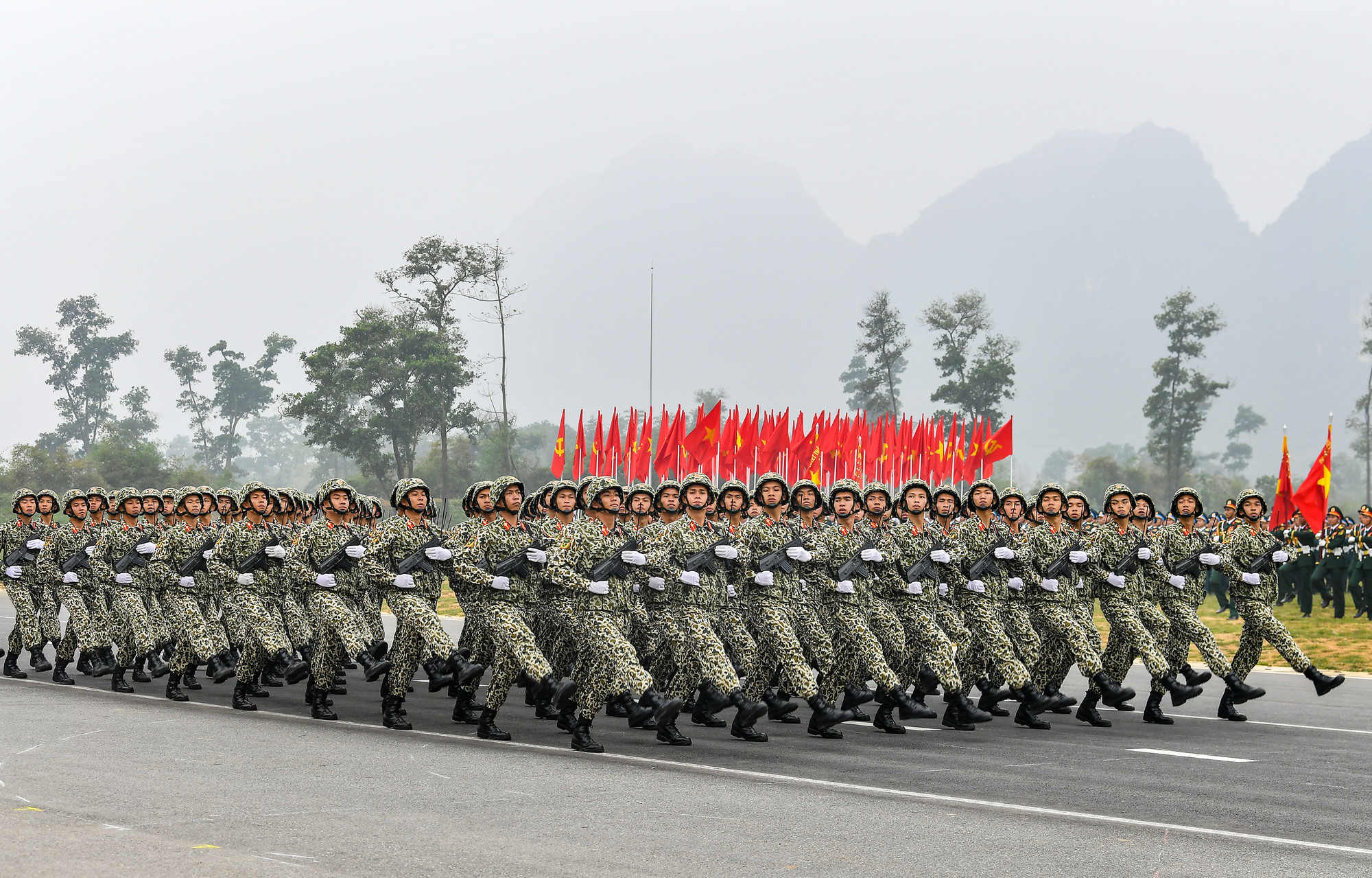 [Ảnh] Bộ trưởng Quốc phòng chủ trì kiểm tra hợp luyện diễu binh, diễu hành ảnh 1