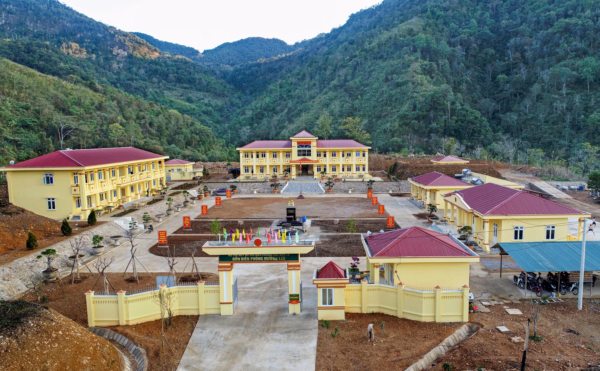 Toàn cảnh đồn biên phòng Mường Leo mới được đầu tư xây dựng.