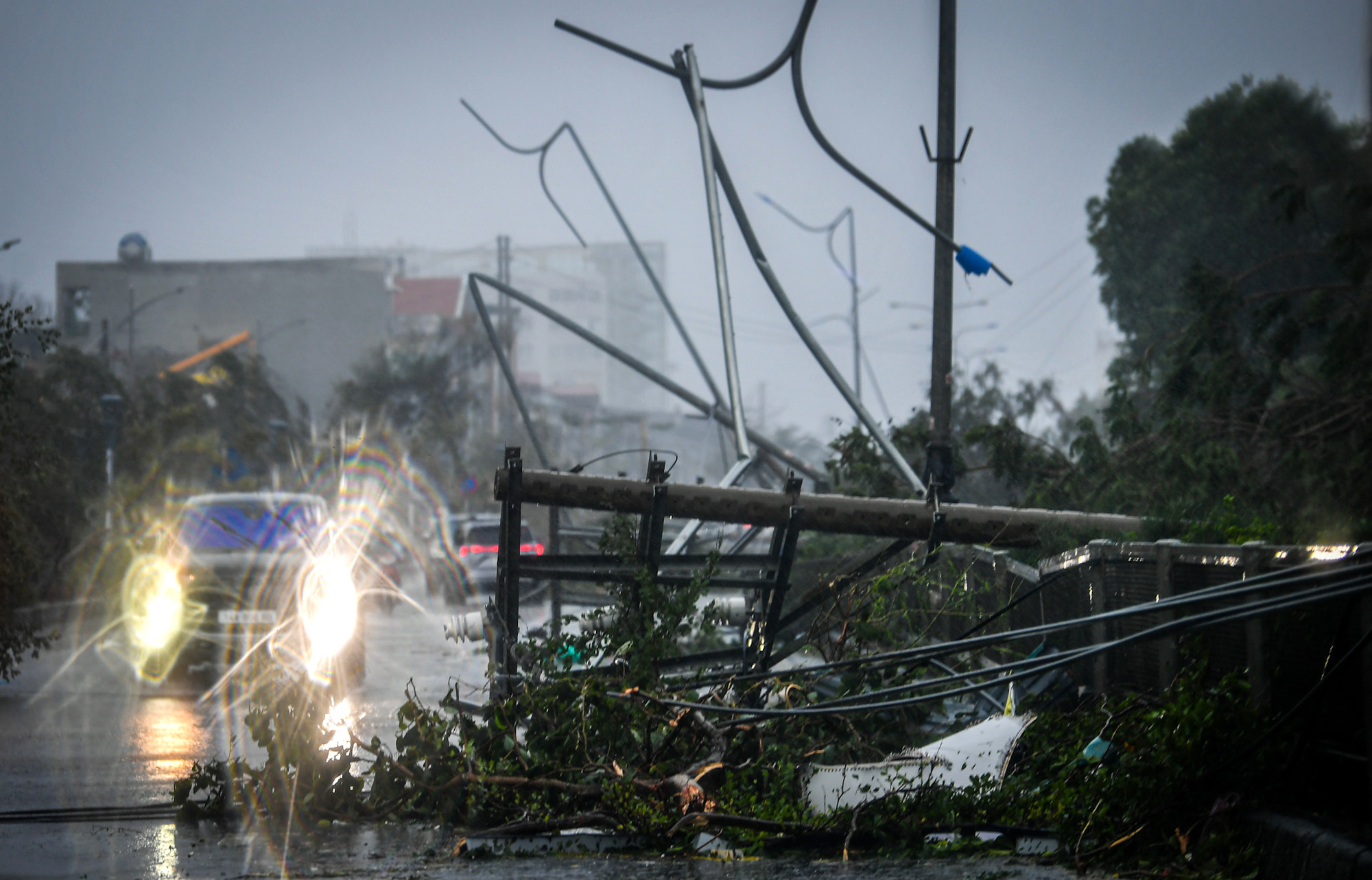 Đã rất lâu rồi, Quảng Ninh mới trải qua cảnh tan hoang sau bão như thế này.