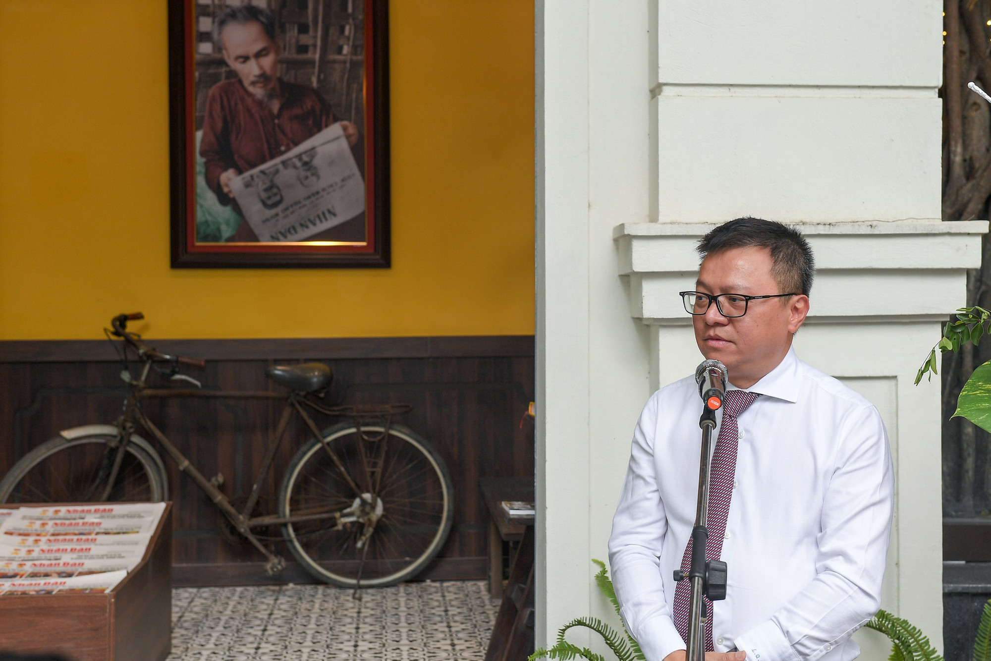 Đồng chí Lê Quốc Minh, Ủy viên Trung ương Đảng, Tổng Biên tập Báo Nhân Dân, Phó Trưởng Ban Tuyên giáo Trung ương, Chủ tịch Hội Nhà báo Việt Nam phát biểu khai mạc.