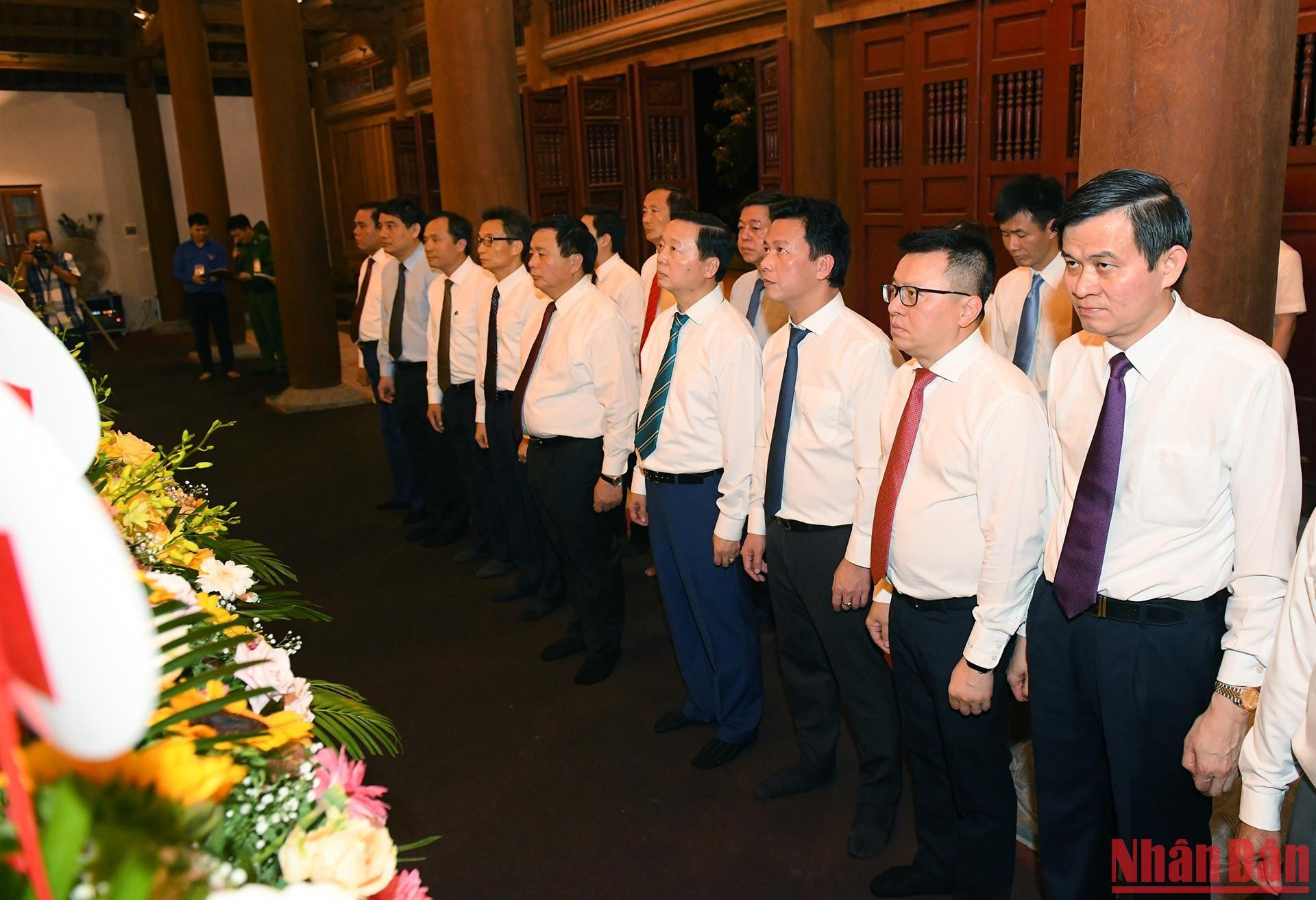 Lãnh đạo Đảng, Nhà nước dâng hương tri ân các Anh hùng, liệt sĩ tại Ngã ba Đồng Lộc ảnh 8