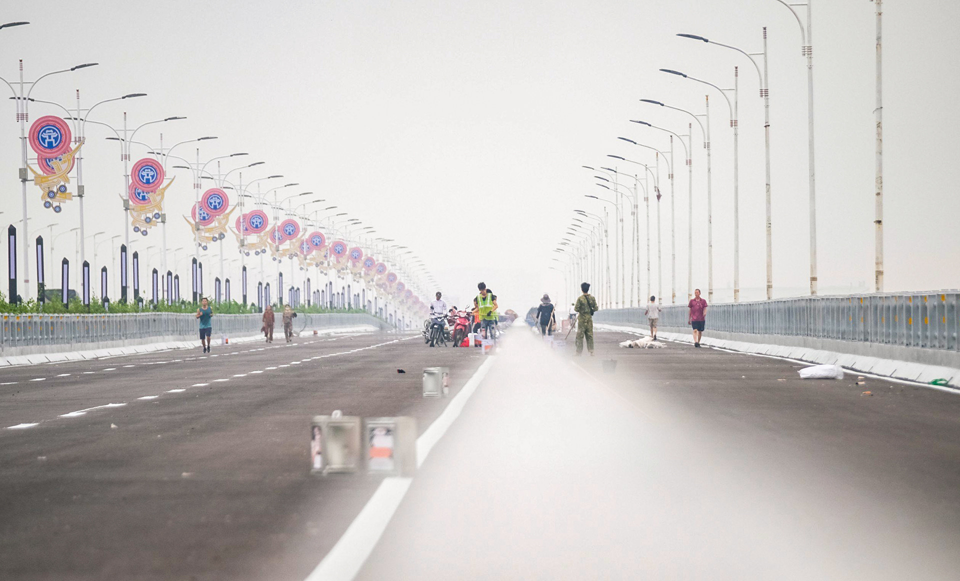 [Ảnh] Ngắm cầu Vĩnh Tuy 2 trước ngày thông xe ảnh 2