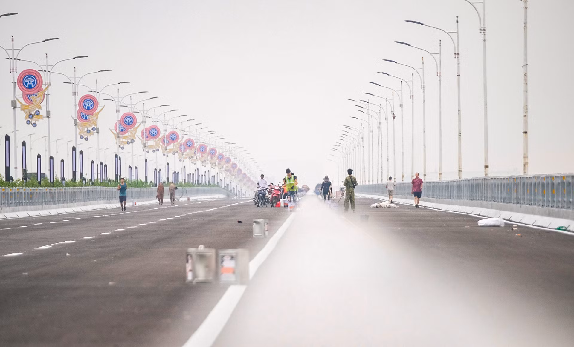 [Ảnh] Ngắm cầu Vĩnh Tuy 2 trước ngày thông xe ảnh 2