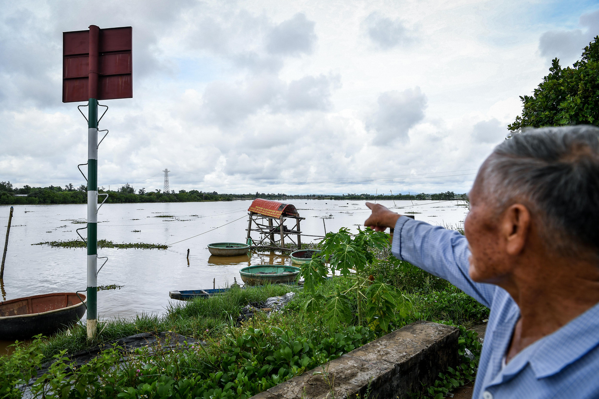 Đây là điểm vượt tuyến quan trọng trên sông Bến Hải- vĩ tuyến 17. Trong giai đoạn từ 1968- 1972, dưới mưa bom bão đạn của kẻ thù, lực lượng thanh niên xung phong 771 của nhân dân Tùng Luật, dân quân xã Vĩnh Giang, xã Vĩnh Quang đã bảo đảm hoạt động liên tục của bến để tiếp tế cho miền nam và đảo Cồn Cỏ anh hùng. Tại bến đò này từ 1968-1972 đã có hơn 78.000 lượt thuyền qua về, vận chuyển hơn 2.000.000 lượt người và hàng vạn tấn vũ khí, hàng hóa.