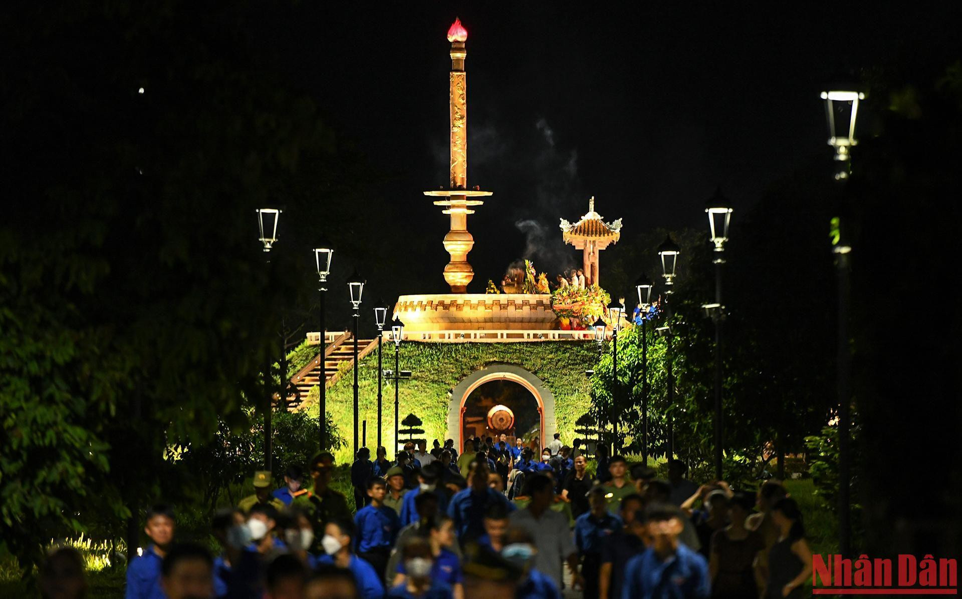 Chương trình càng đặc biệt hơn khi diễn ra ngay trên "đất thiêng" Thành cổ Quảng Trị - nơi được lịch sử ghi nhận như là một trong những nơi chiến tranh ác liệt nhất với 81 ngày đêm huyền thoại.