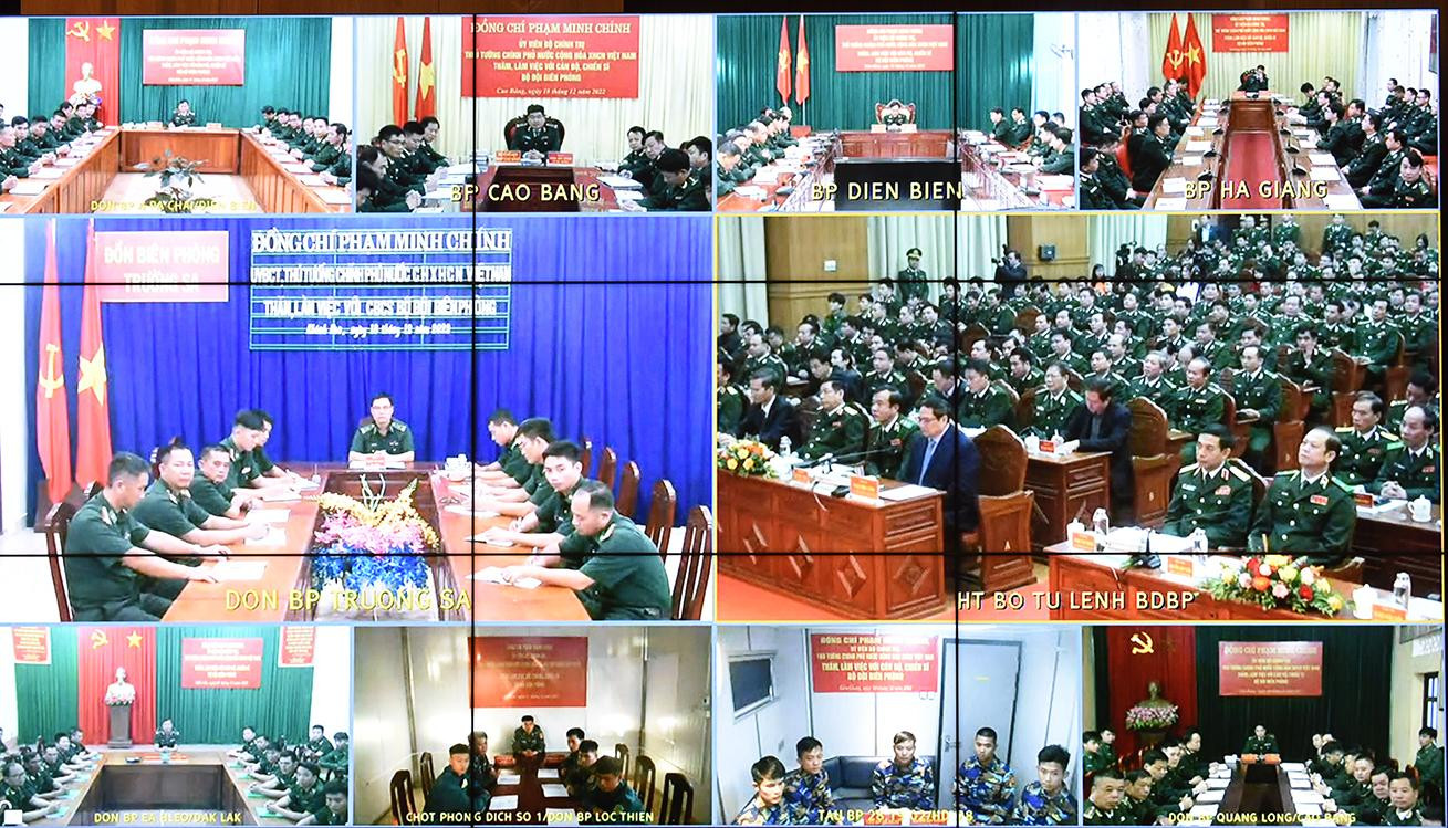 Với Đồn Biên phòng Trường Sa, Thủ tướng nhấn mạnh yêu cầu phối hợp chặt chẽ với các lực lượng chức năng trên biển để giữ vững độc lập, chủ quyền, toàn vẹn lãnh thổ, xử lý các vấn đề trên biển trên cơ sở luật pháp Việt Nam, luật pháp quốc tế.