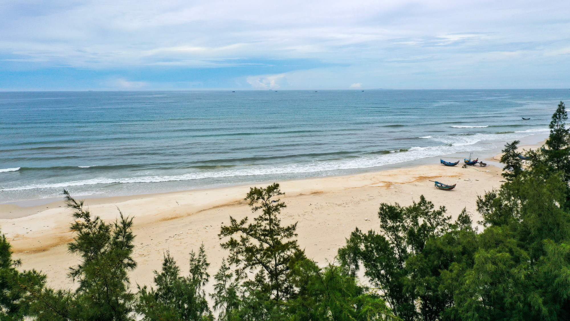 Vẻ hoang sơ của biển Vĩnh Thái...